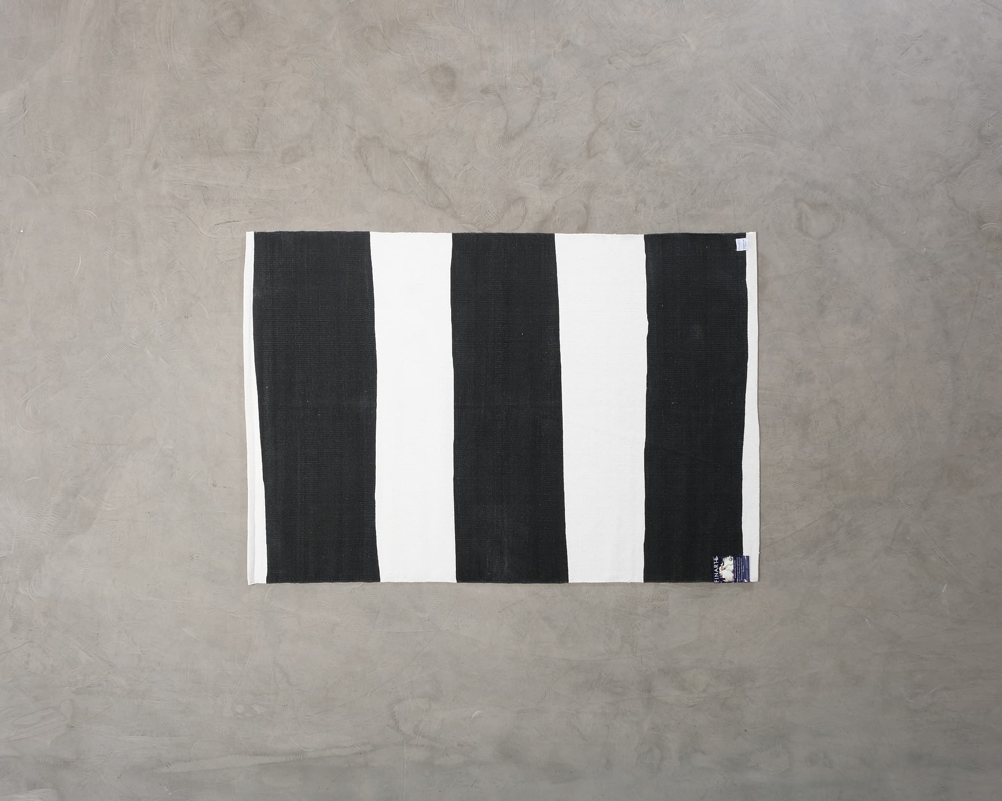 Finarte Stripe matta svart 140 x 200 cm