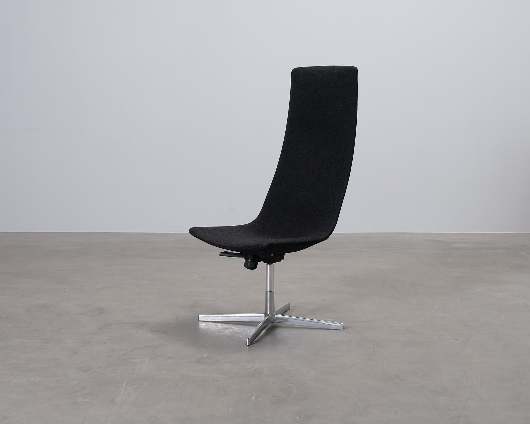 Arper Catifa 70 fåtölj svart