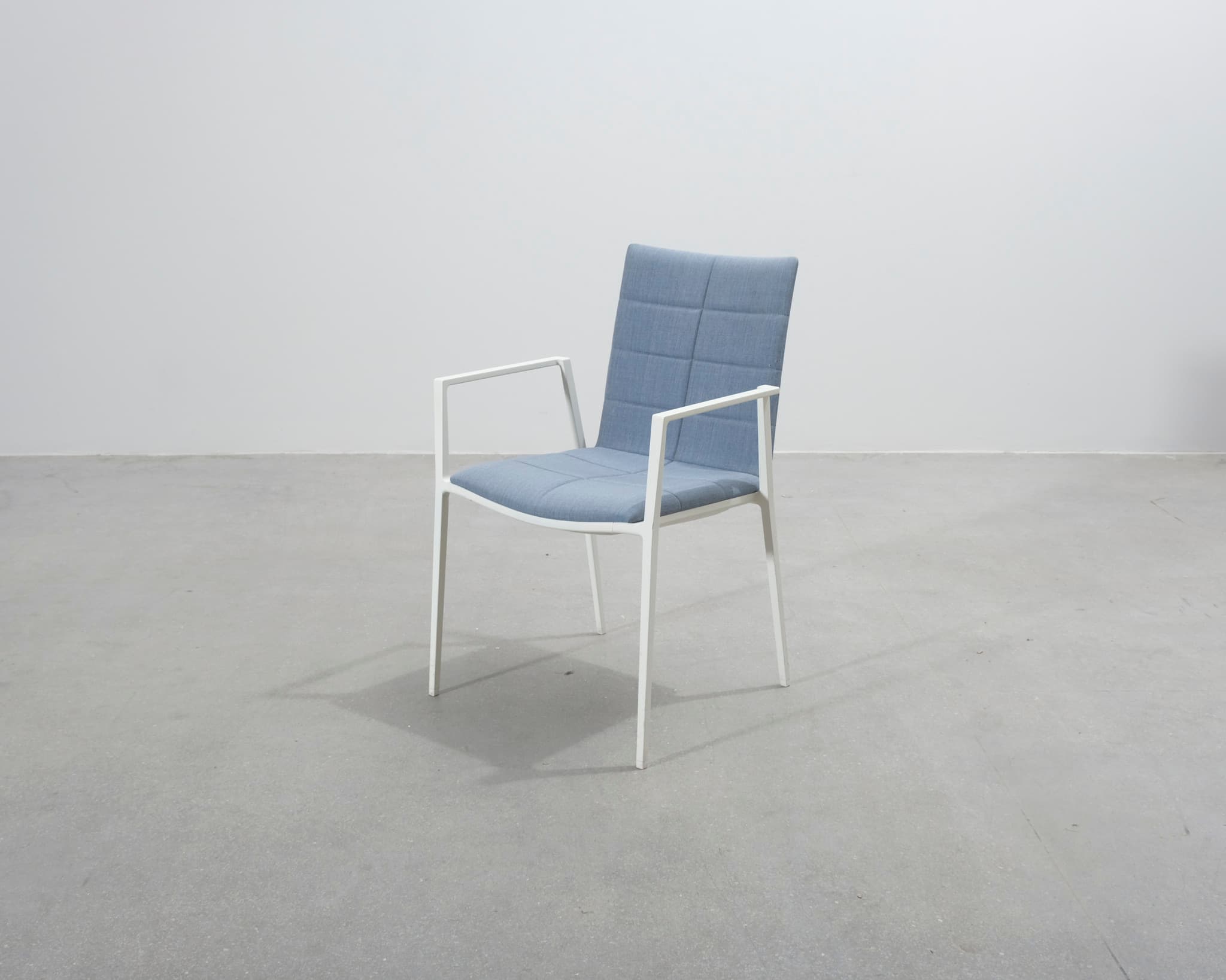 Lammhults Archal karmstol ljusblå