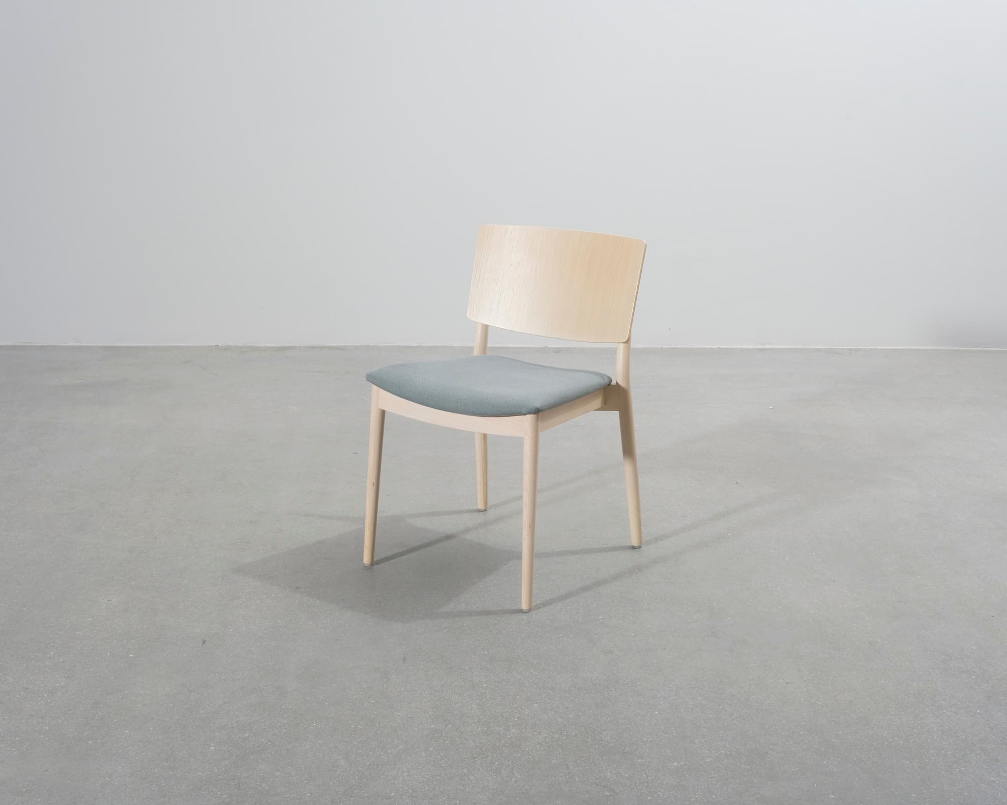 Andreu World Happy stol med grå sits