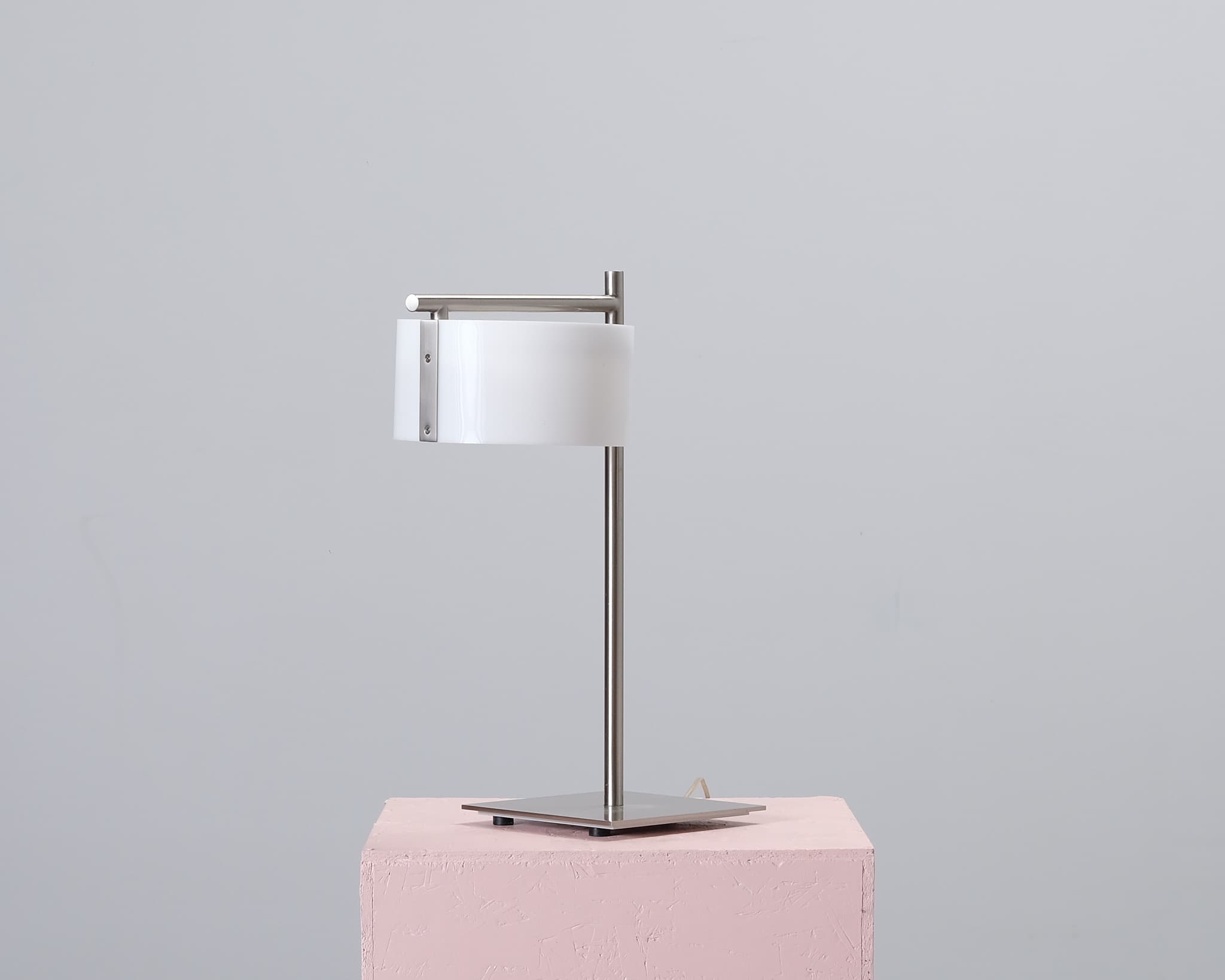 Borslampa med vit skärm