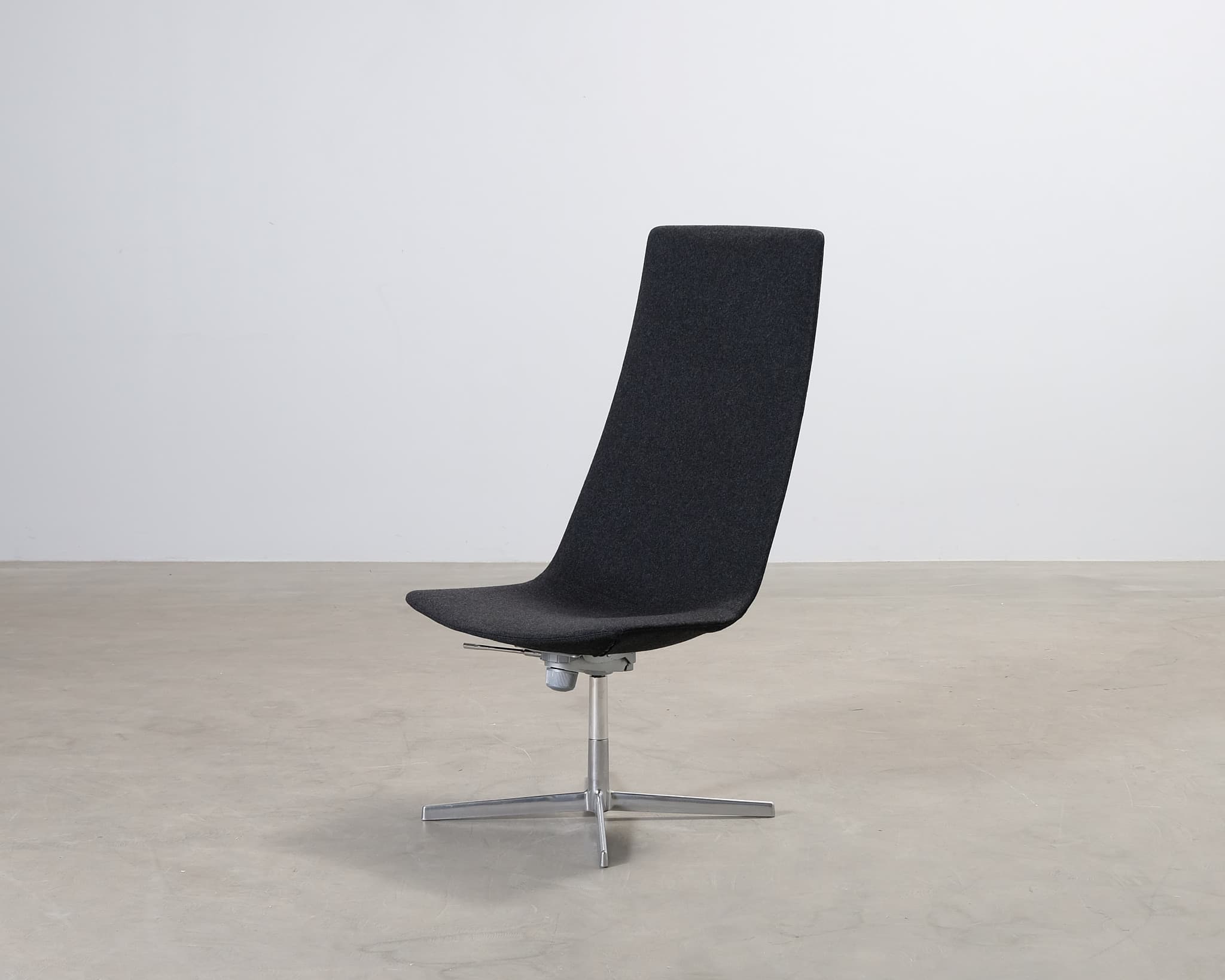 Arper Catifa 70 fåtölj svart