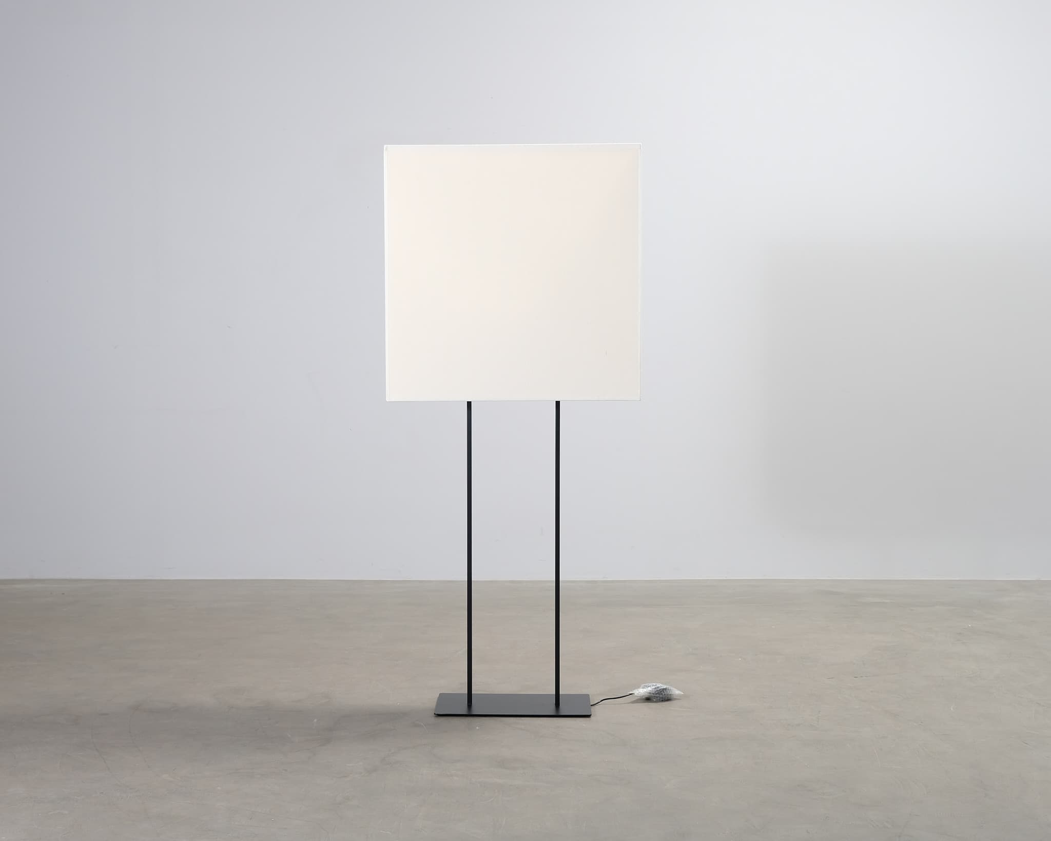 Korpi Design Pala fotlampa vit