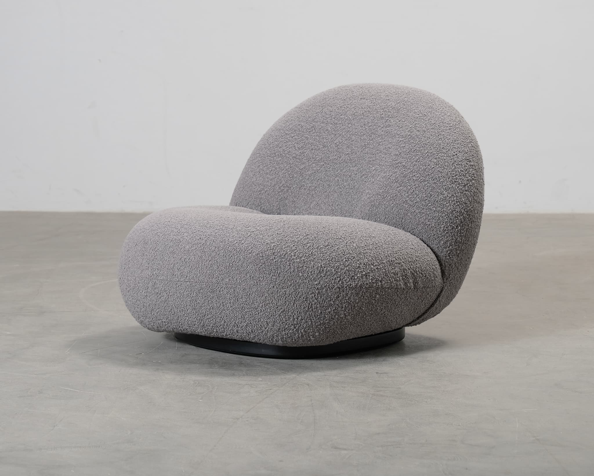 Gubi Pacha fåtölj grå