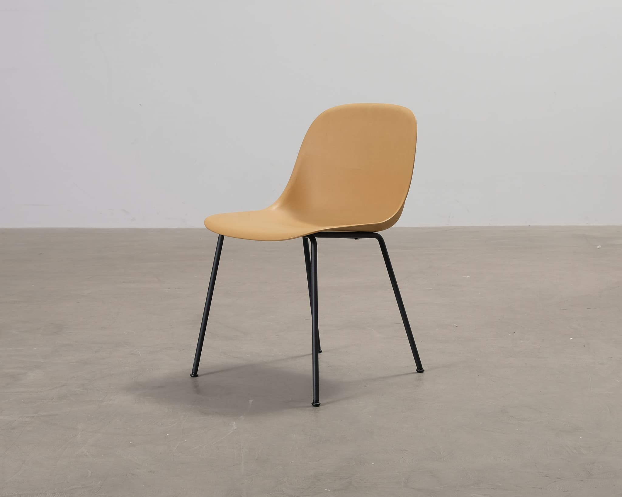 Muuto Fiber Side stol ockra