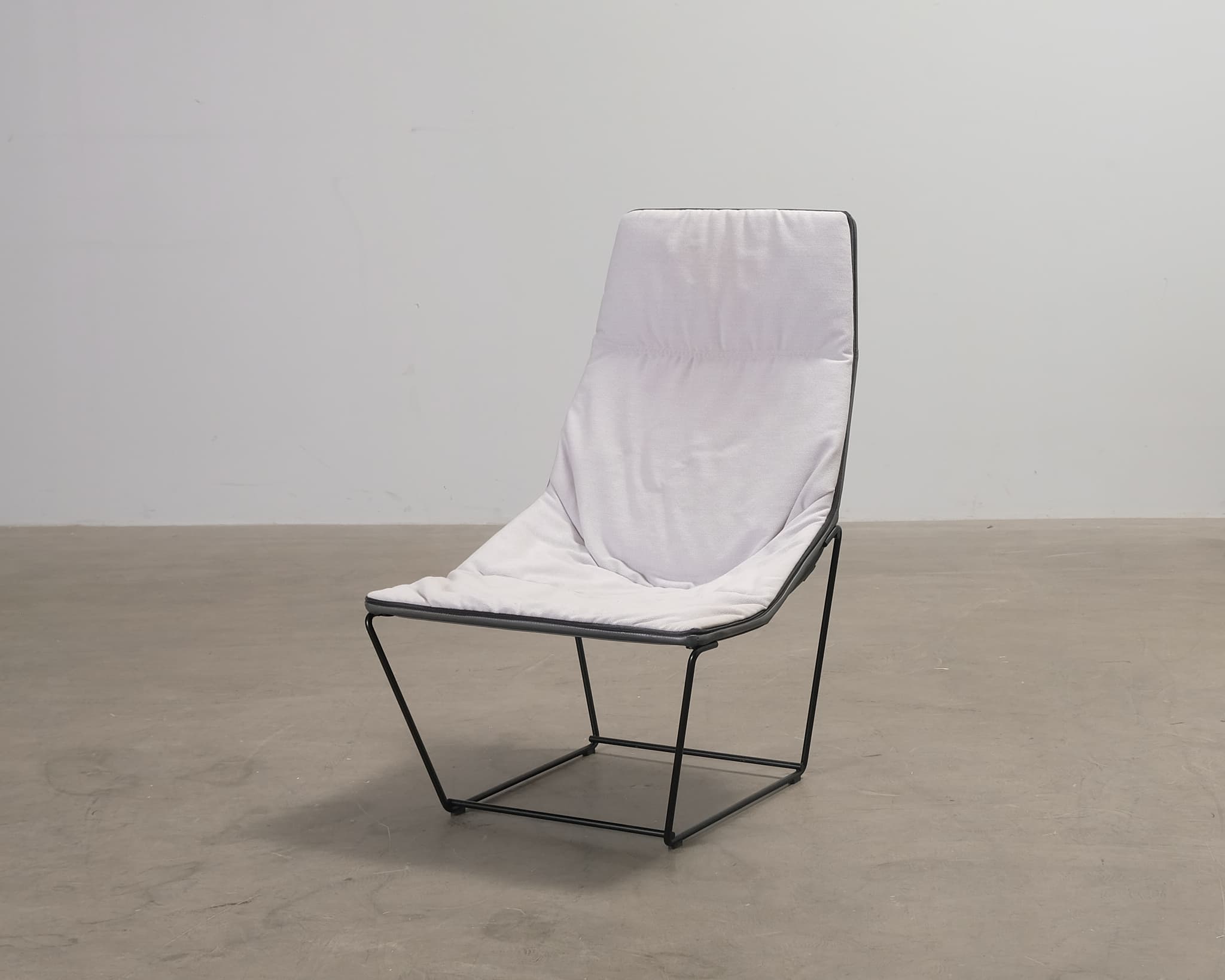 Viccarbe Ace fåtölj grå