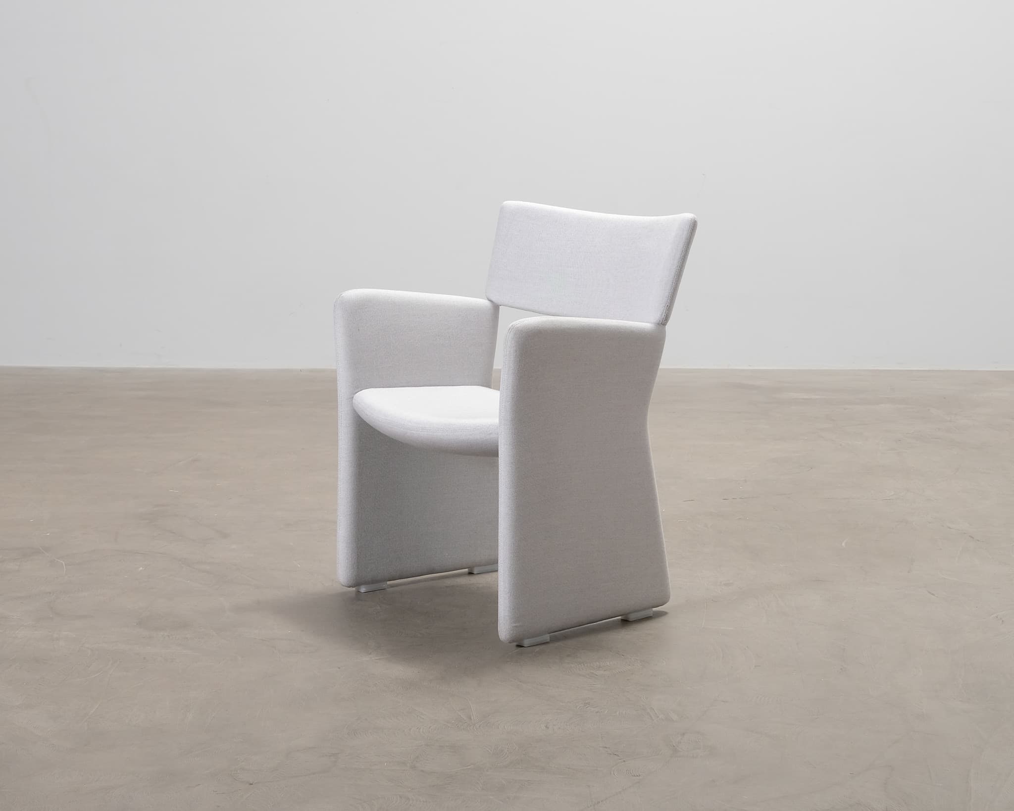 Massproductions Crown stol ljusgrå