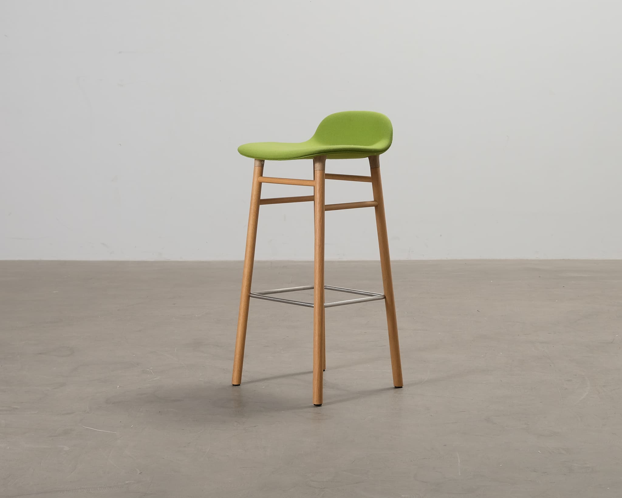 Normann Copenhagen Form 75 cm barstol grön