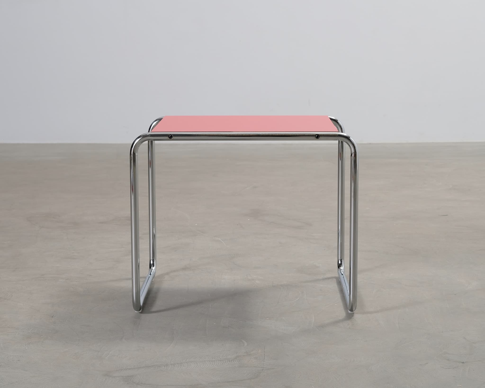 Knoll Laccio sidobord röd