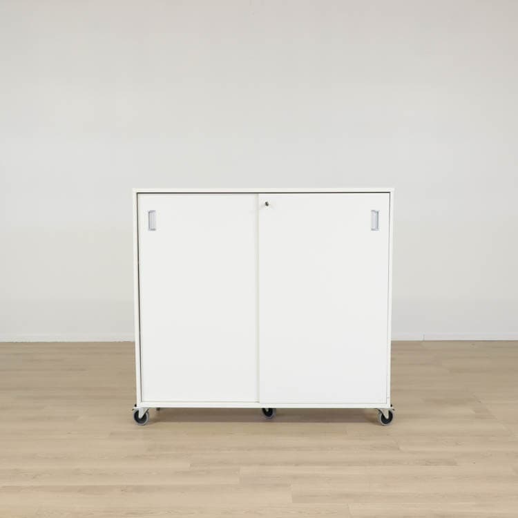 Skjutdörrsförvaring - Med hjul 140x41x132 cm