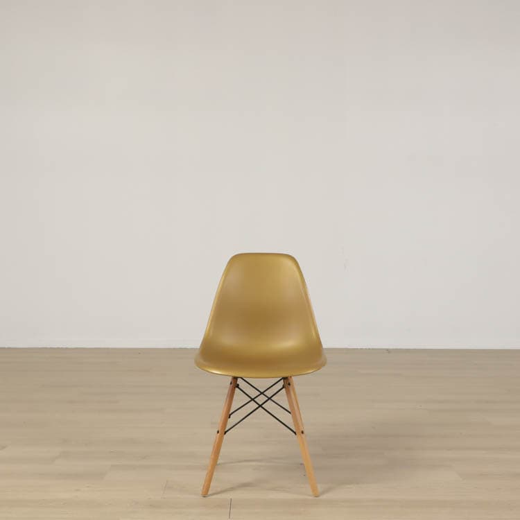 Caféstol Eames Plastic Chair - Guld