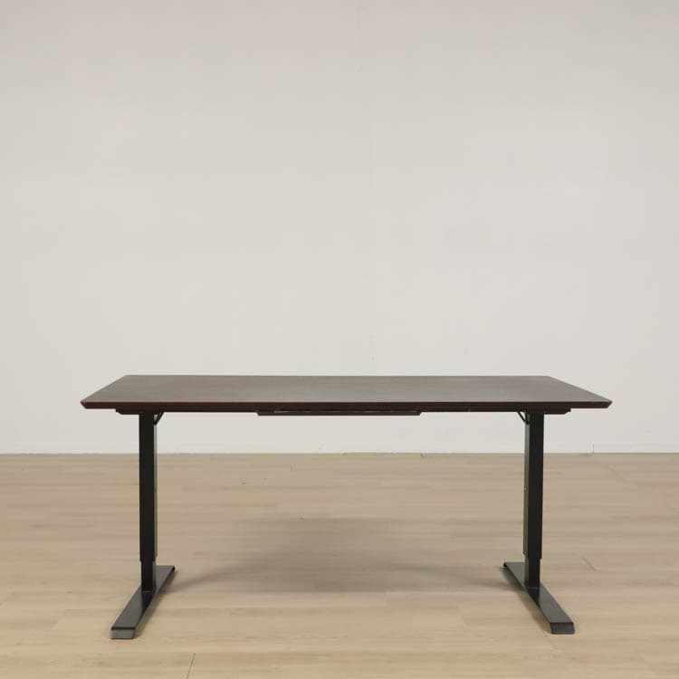Manuellt justerbart skrivbord