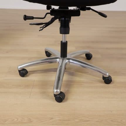 Kontorsstol Soft Lite - Svart med kromad fot - Med armstöd