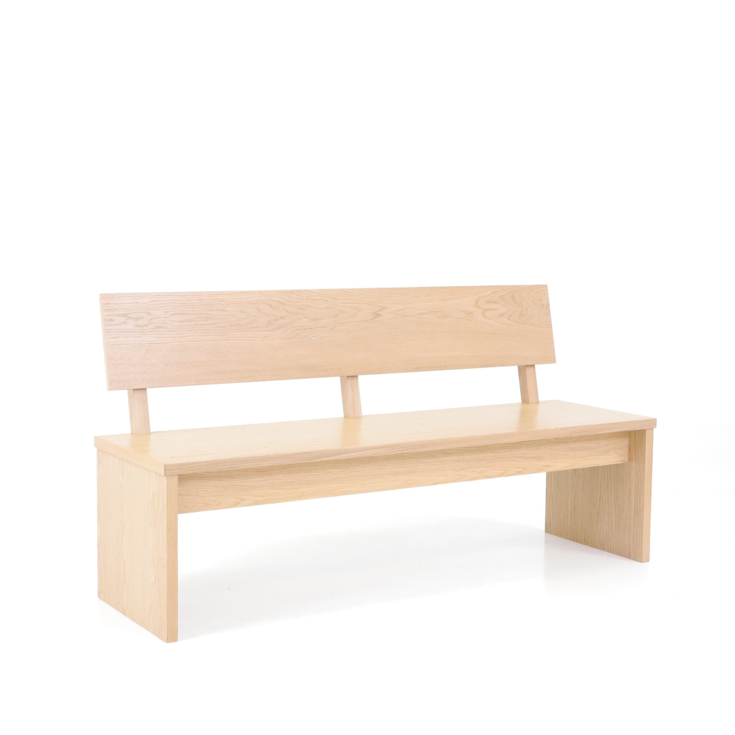 Träbänk med ryggstöd