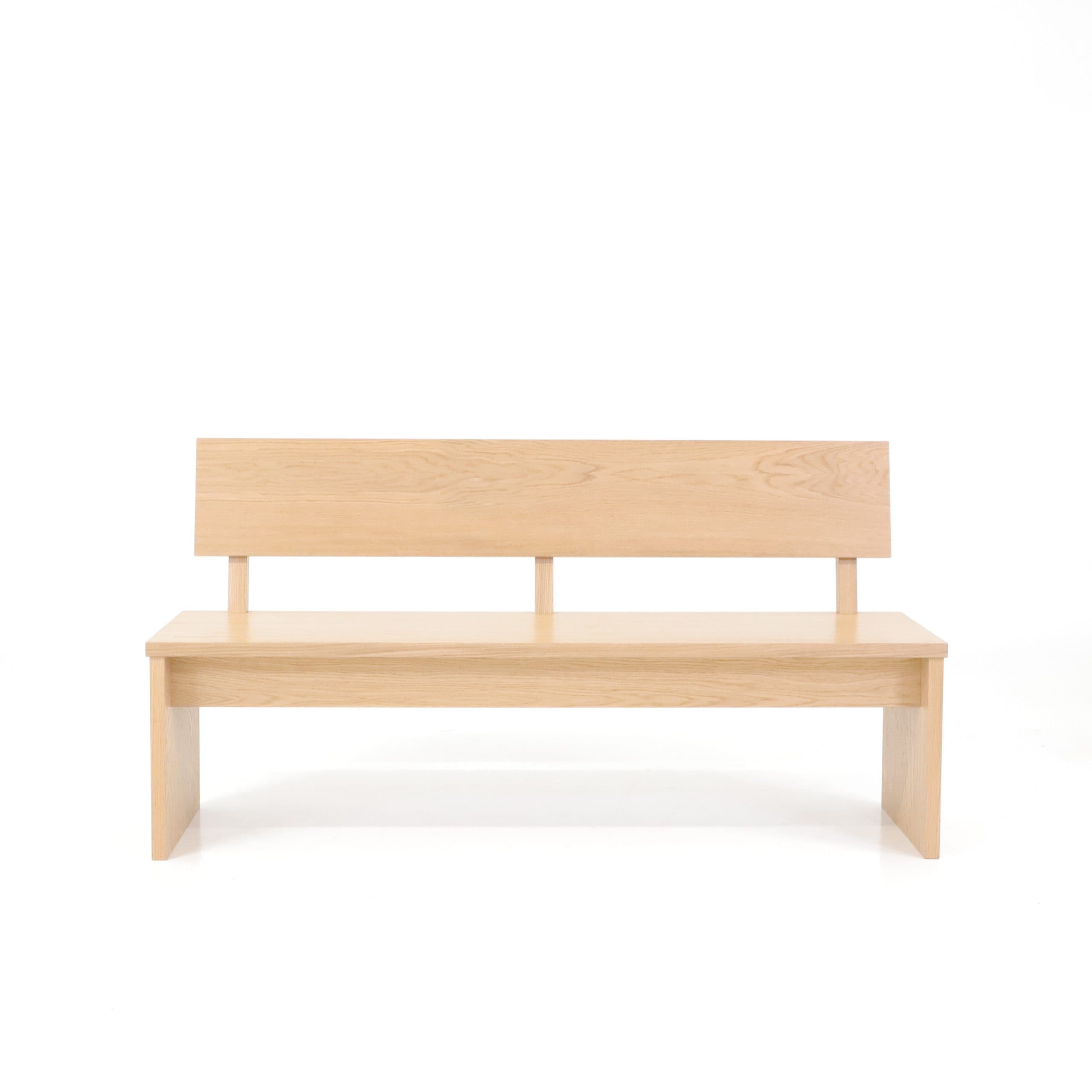Träbänk med ryggstöd