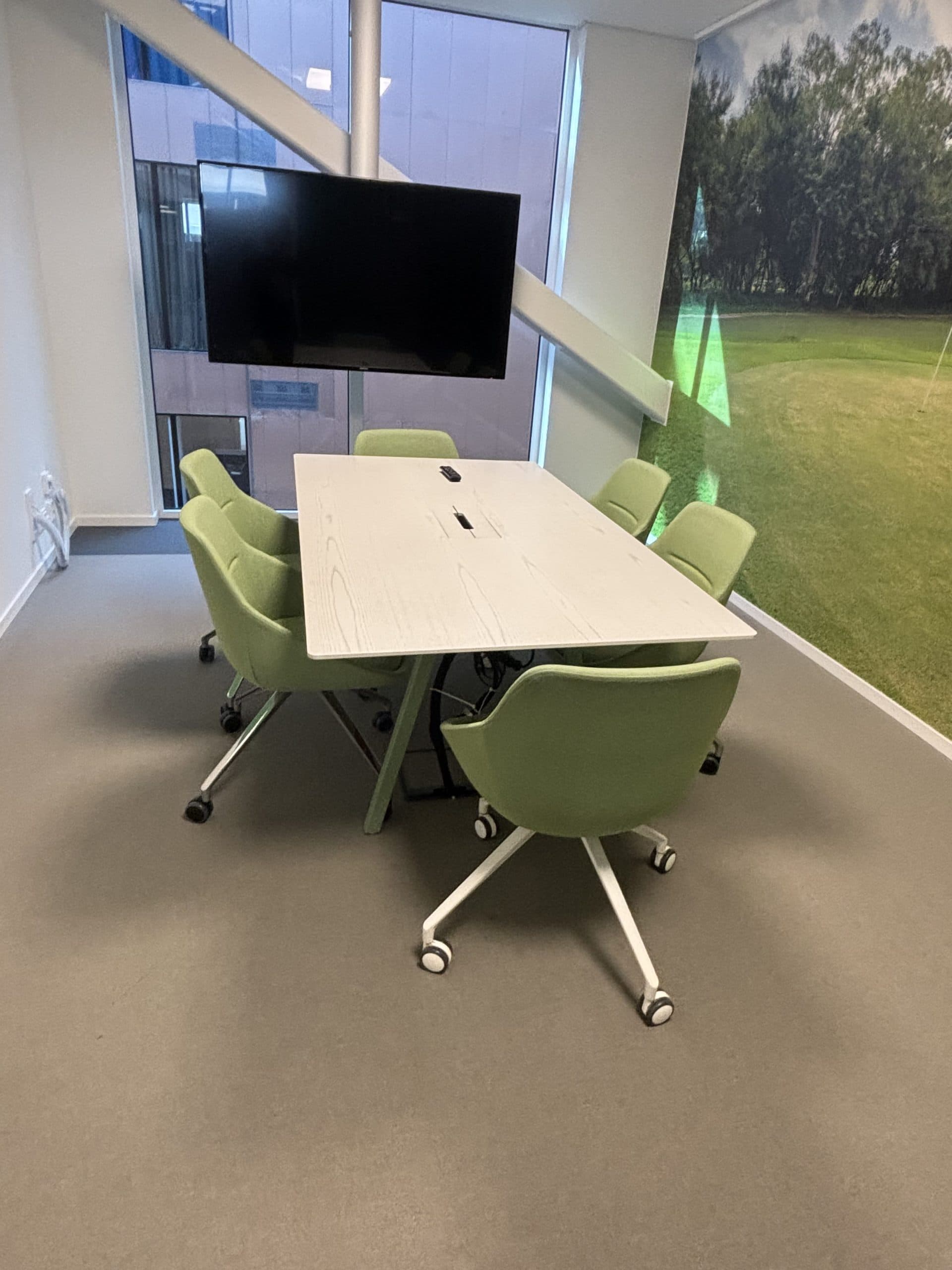 Konferensstol Ezy Low - ljusgrön - vit fot