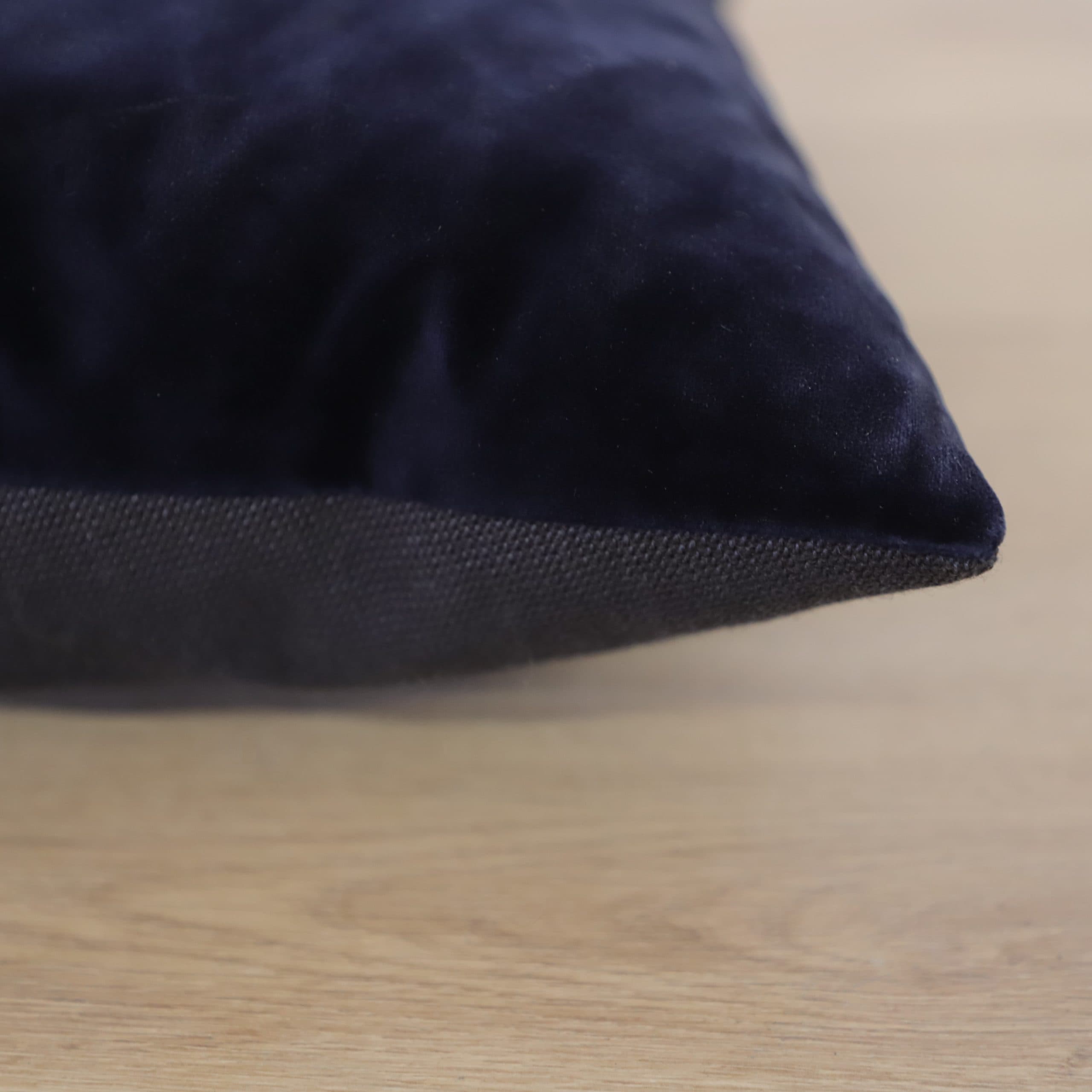 Sammetskudde - Mörkblå