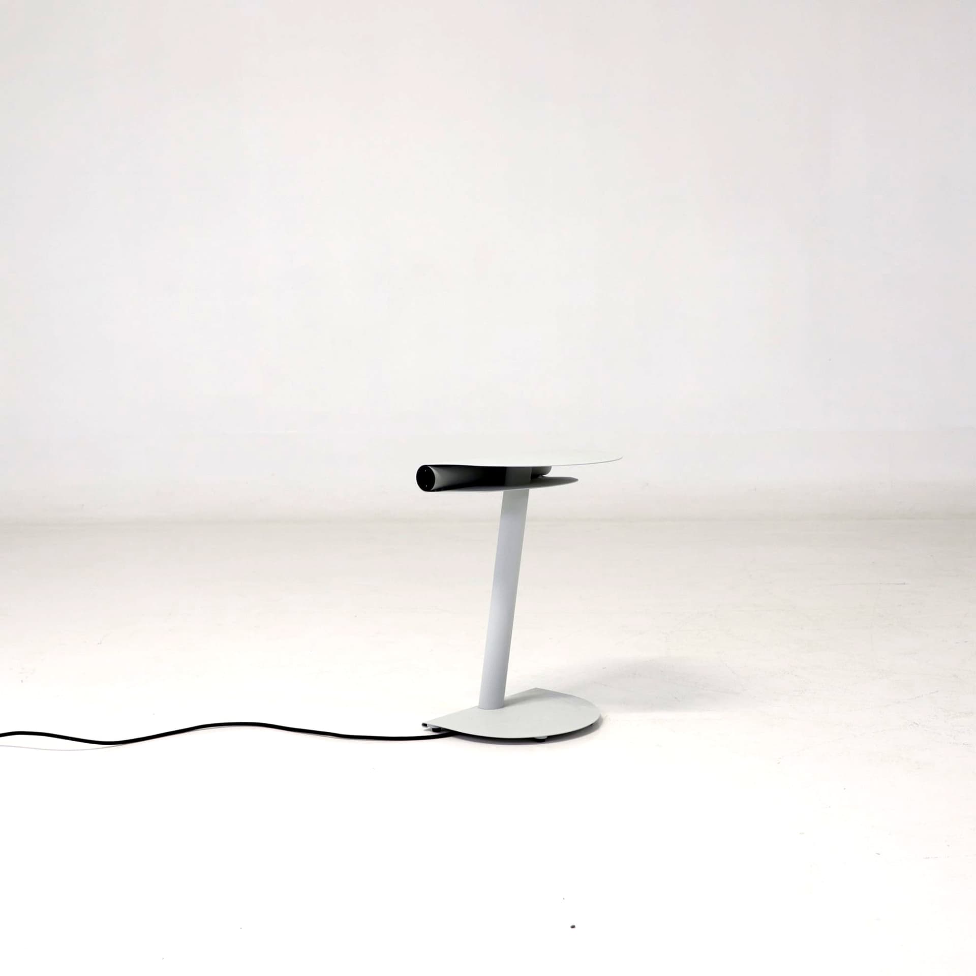 Sidobord med lampa