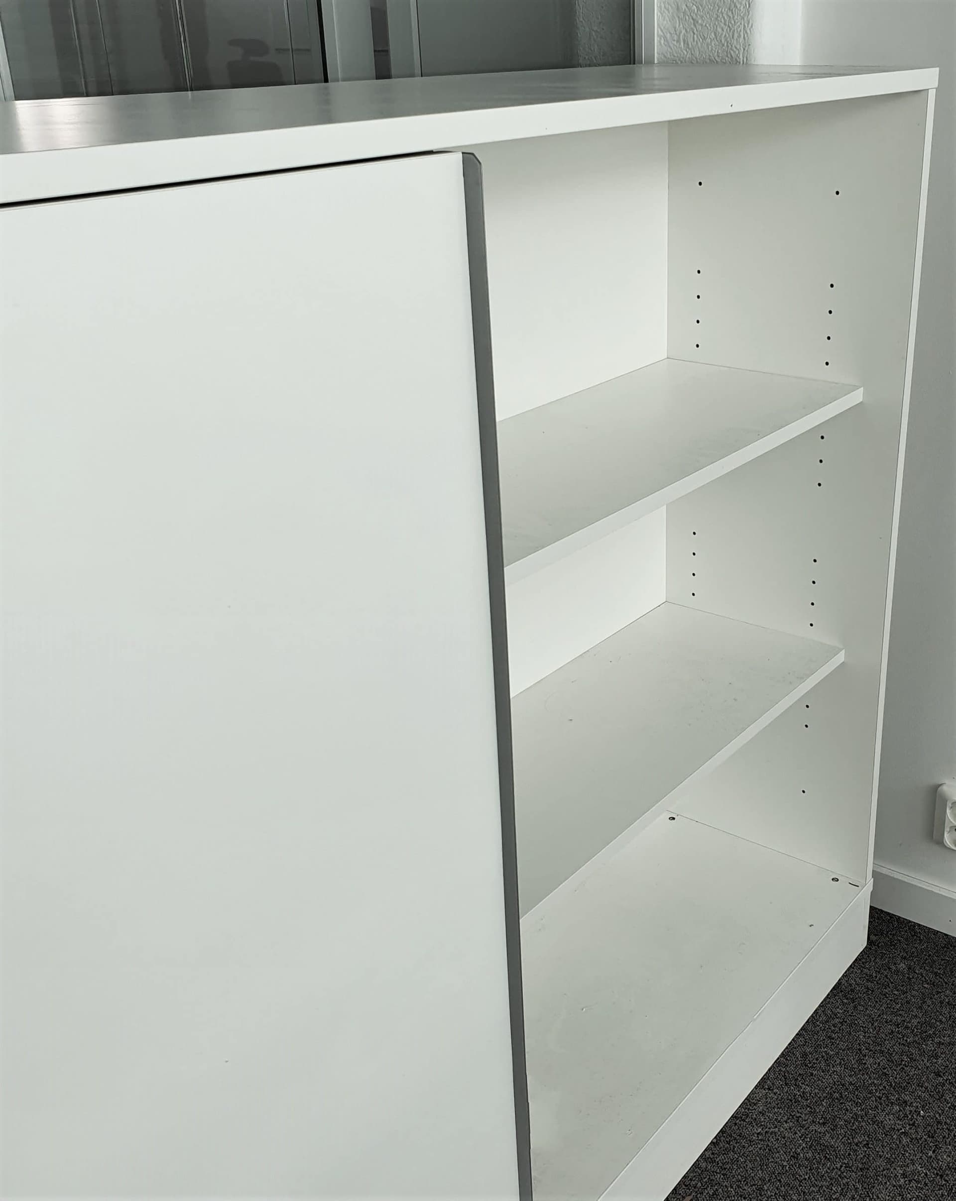 Förvaringsskåp med skjutdörrar - 180x85x45cm