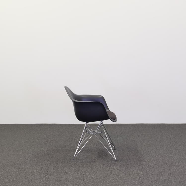 Stol Eames Plastic Armchair DAR - Brun
