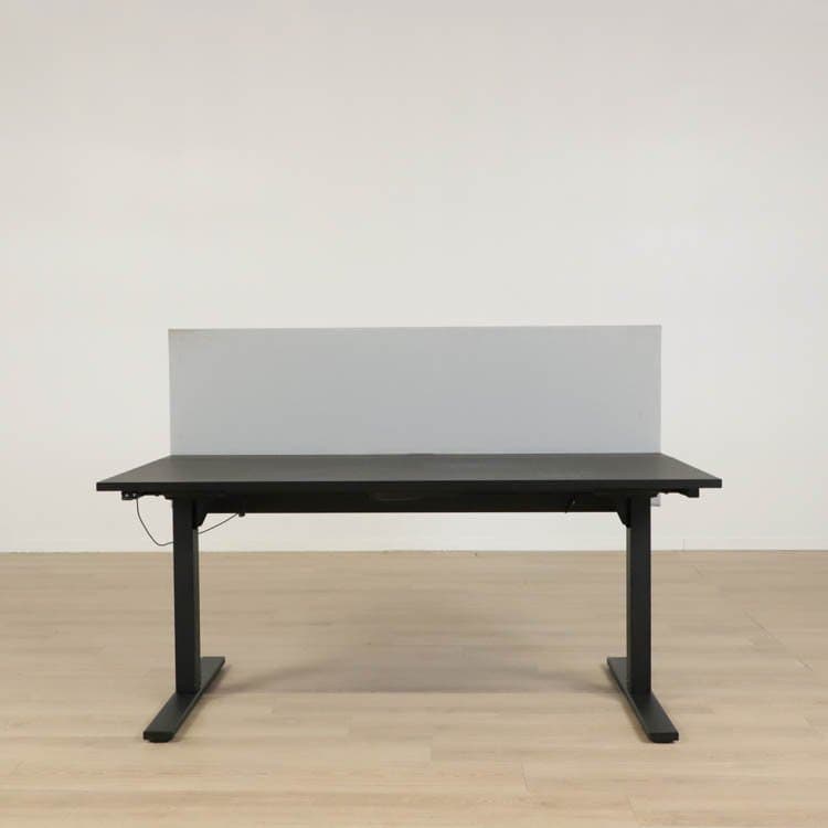Elektriskt höj- och sänkbart skrivbord  Snitsa Slide 164 cm - Med bordsskärm