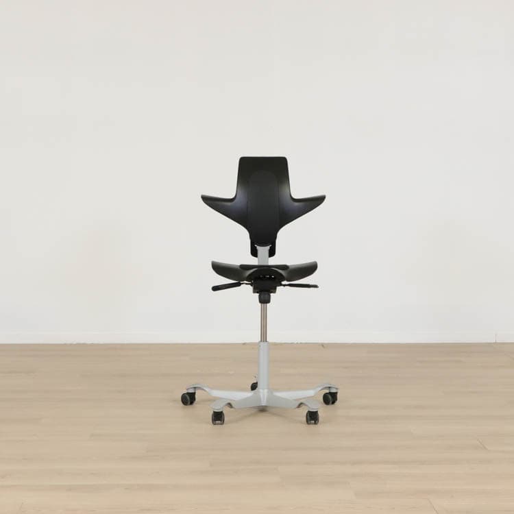 Kontorsstol Capisco Puls 8010 - Svart fot med fotring och hög patron