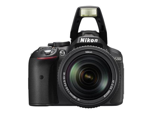 Nikon D5300 + objectif AF-S VR DX 18-140 mm