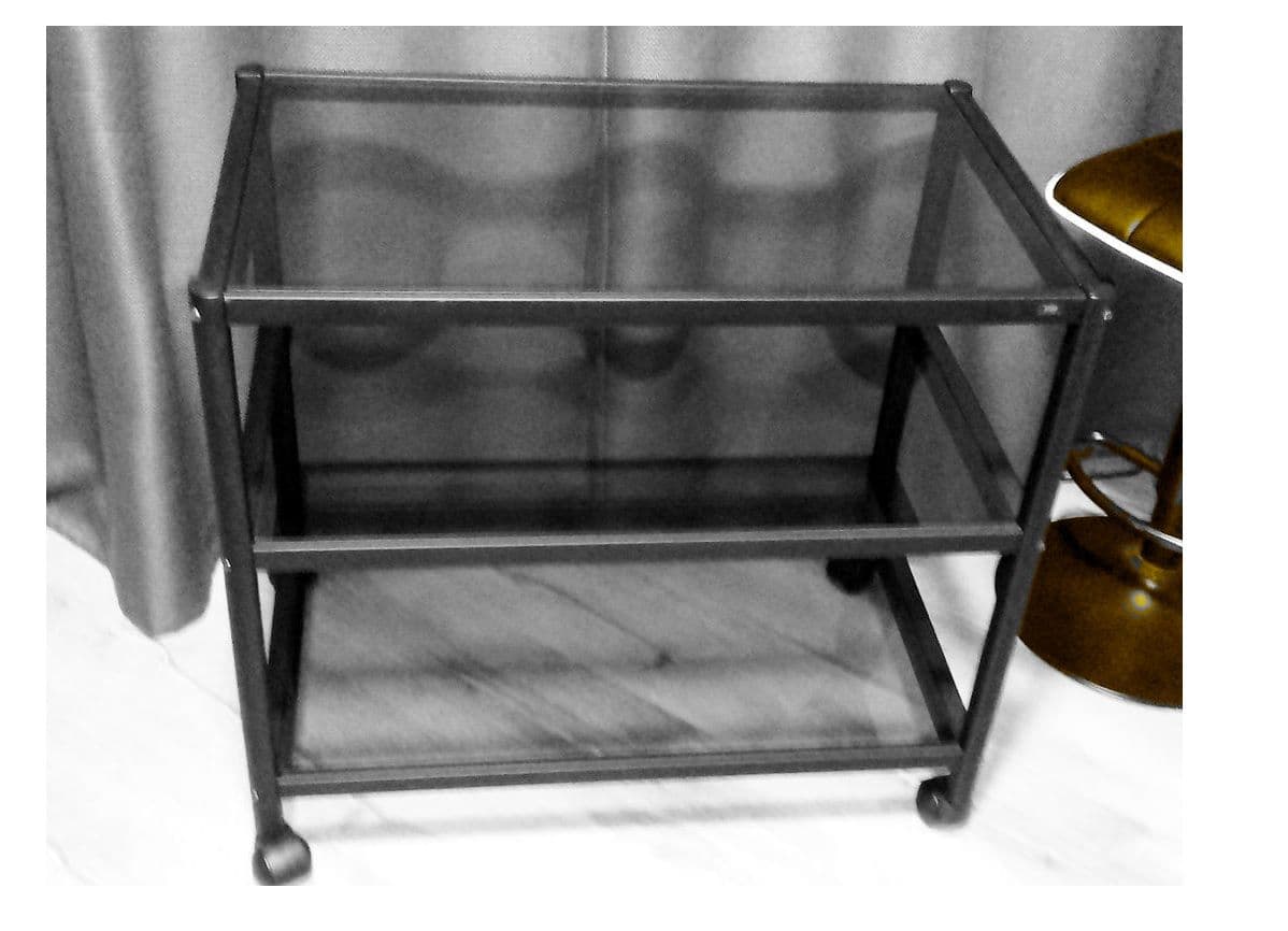 TABLE ERARD DESIGN 3 PLATEAUX ROULANTE DESSERTE ROULETTES fonte aluminium NOIR époxy granité ne rouillera jamais trois niveaux sont pourvus d'un verre trempé sécurit fumé Dimensions 75 x 46 cm H 70cm