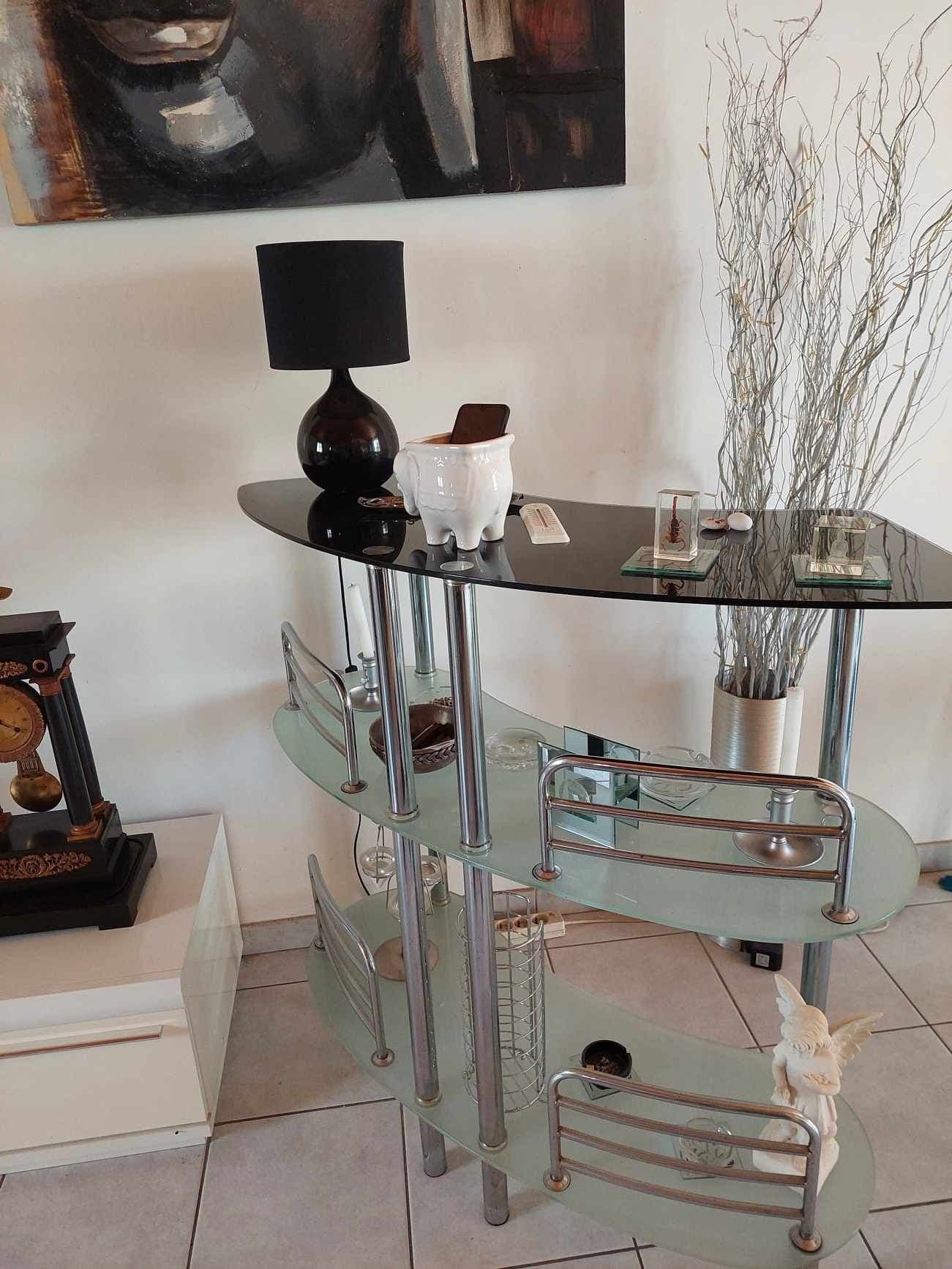 table bar de salon en verre trempé coloris opaque pieds chromés