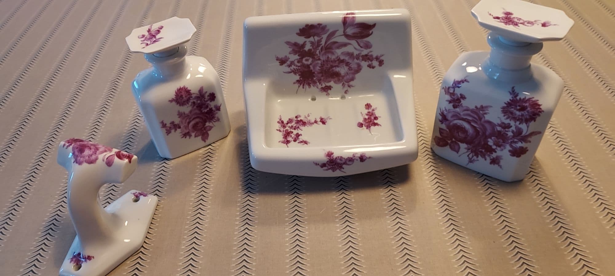 ancien ensemble accessoires salle de bain porcelaine
