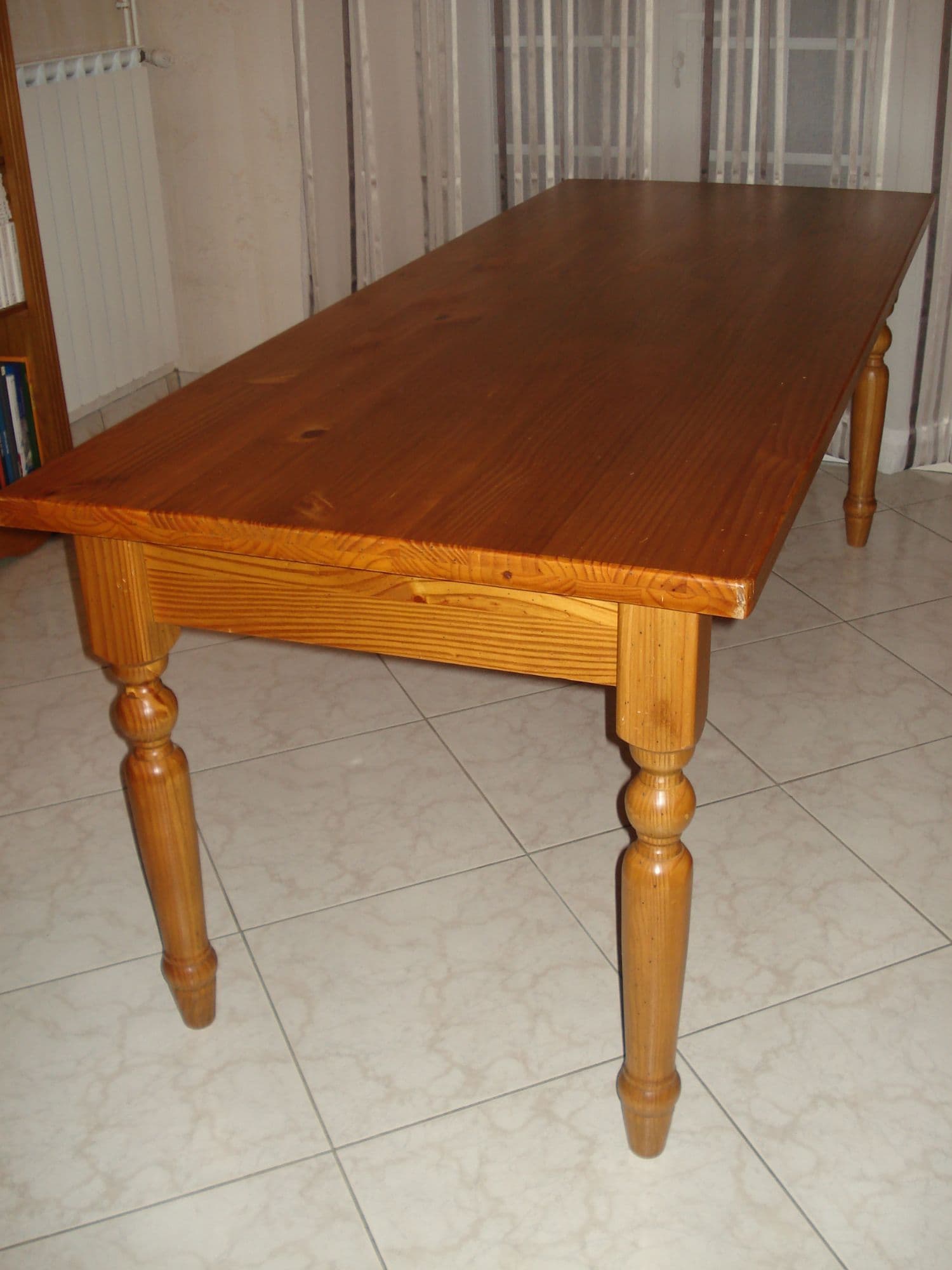 Table rectangulaire pin massif teinte miel - cire