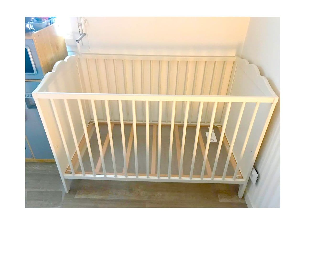 lit BERCEAU Bébé JUSQU A 3 ANS BLANC BOIS FESTON COUCHAGE REPOS SECURITE classic cocon design sobre panneaux + barreaux bois Hêtre massif déco chambre jeune enfant 120 x 60 cm qualité