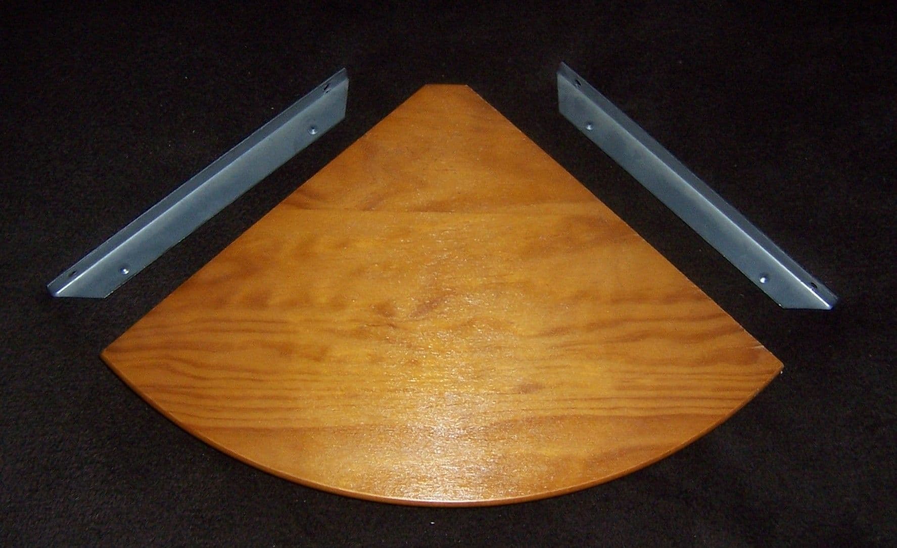 Etagère d'angle en pin massif vernis teinte miel - fixation invisible