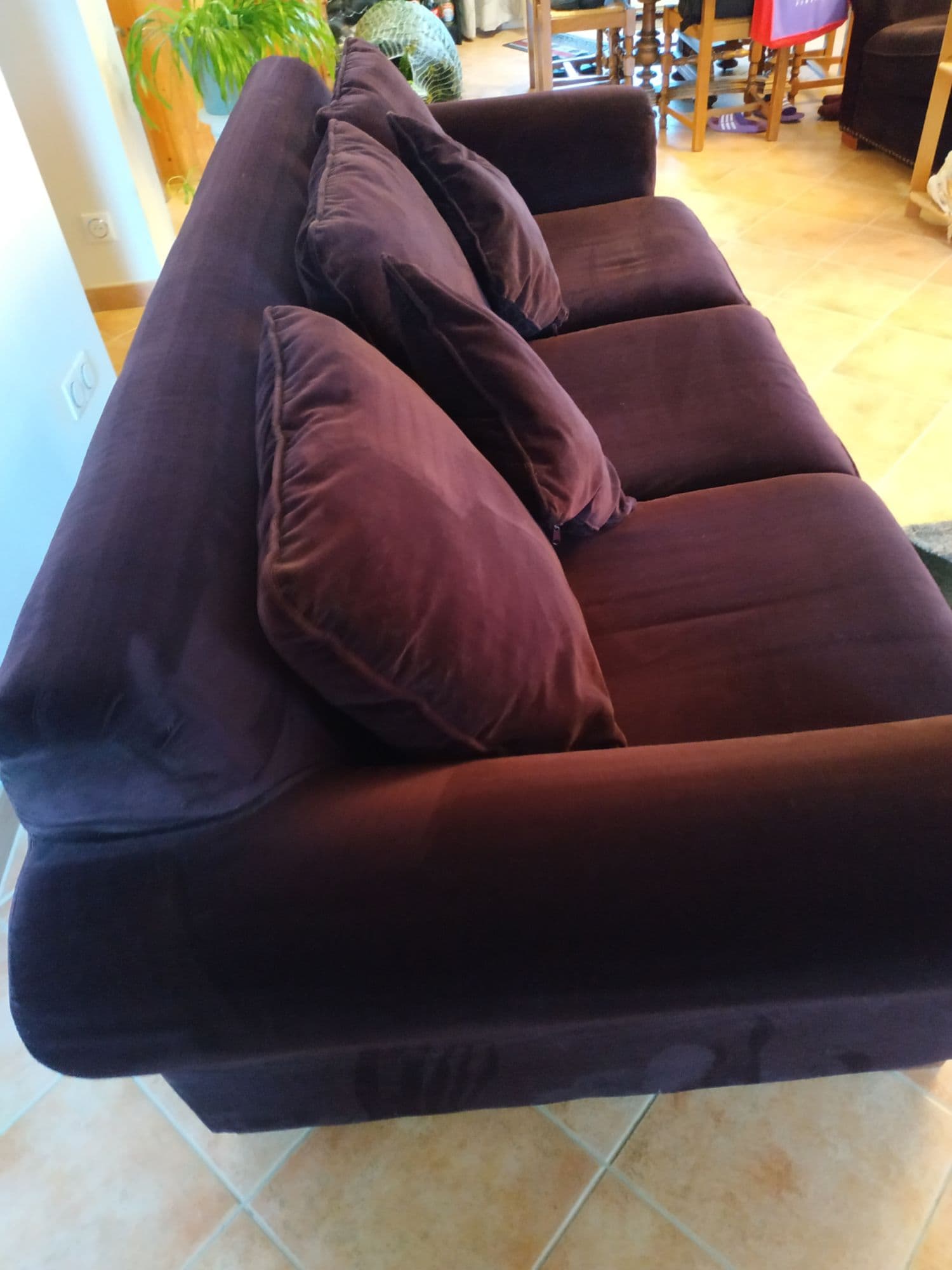 Canapé 4/5 Places + 1 Fauteuil Assorti - Couleur Violet Foncé - Modèle Cambrige De Chez La Redoute En Velours 100 % Polyester - Achetés En 2007