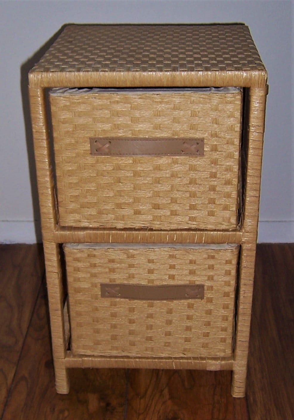 Table De Chevet Ou Chiffonnier En Osier Et Bois
