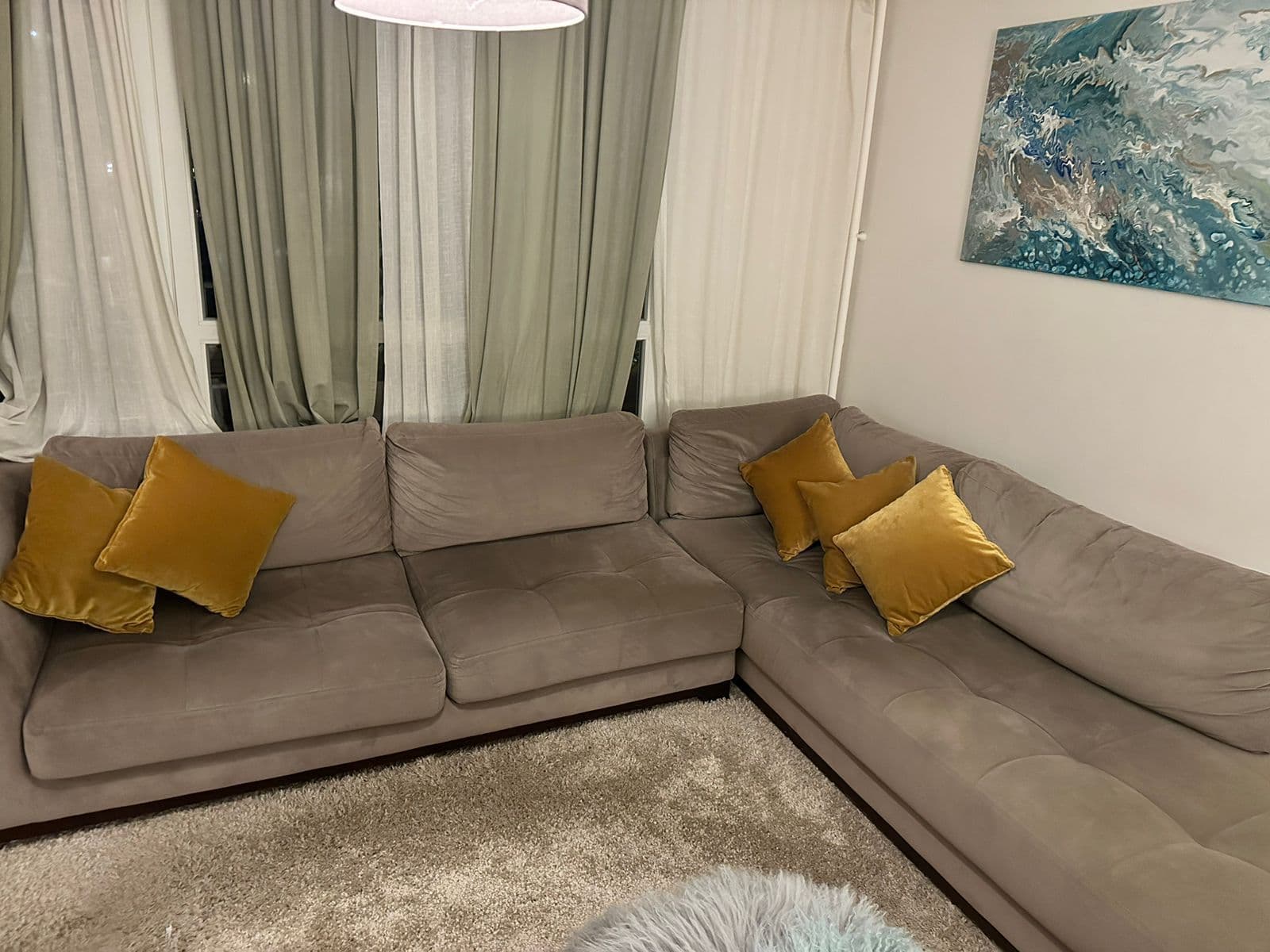 Canapé , Très Confortable En Très Bonne État, Dimension: 3m20*3m Profondeur:70 Le Tapis Et Les Coussins Sont Offerts Prix Négociable