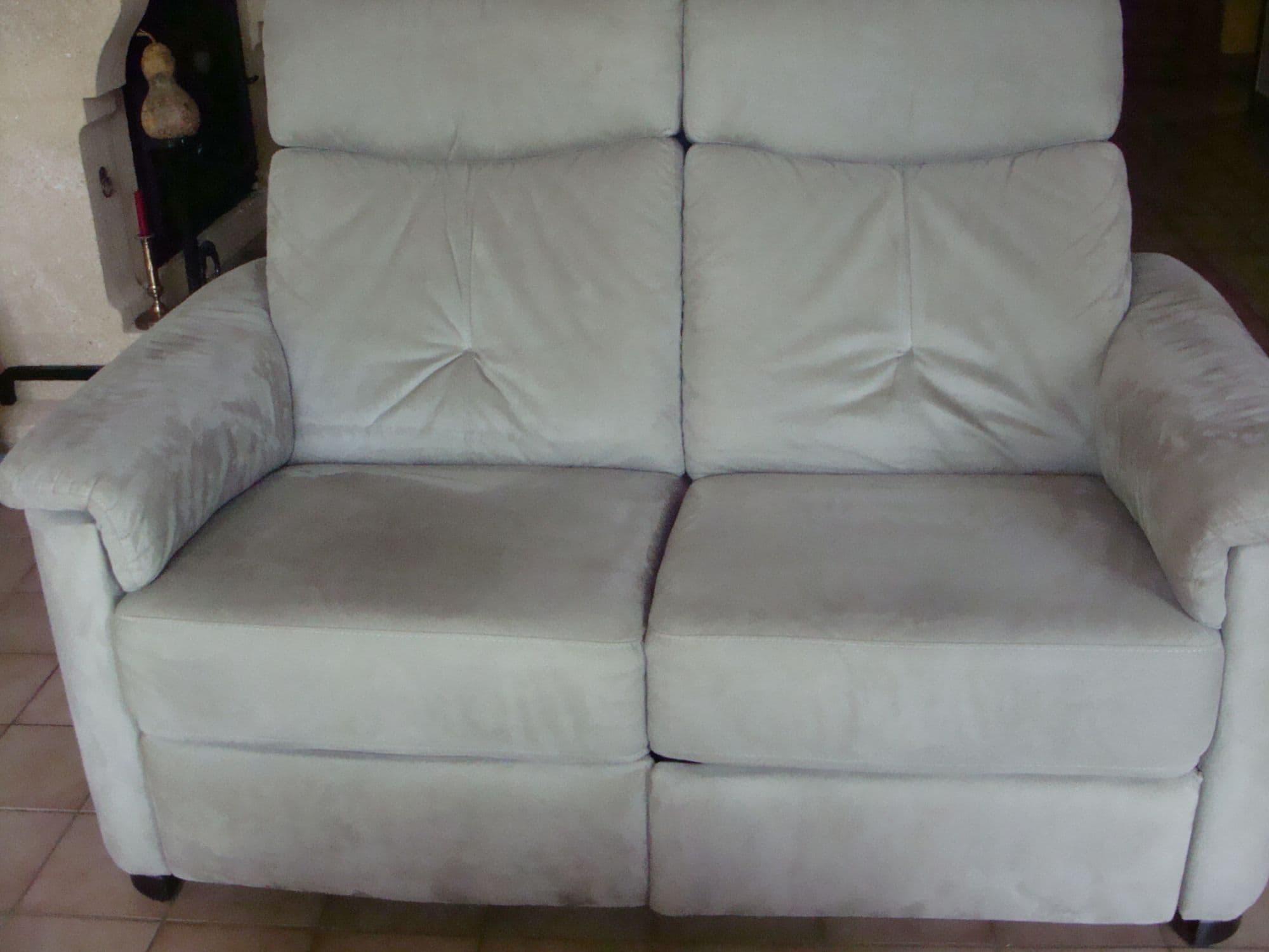 Salon Comprenant : 2 Fauteuils Relax Électrique Et Un Canapé 2 Places Relax Mécanique. En Très Bon État. En Vente Pour Cause Changement De Décor Maison.