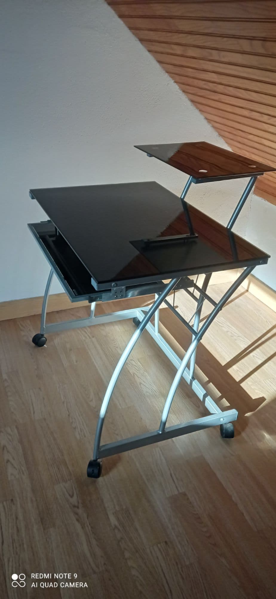 Bureau Pour Ordinateur Métal Et Verre Sur Roulettes