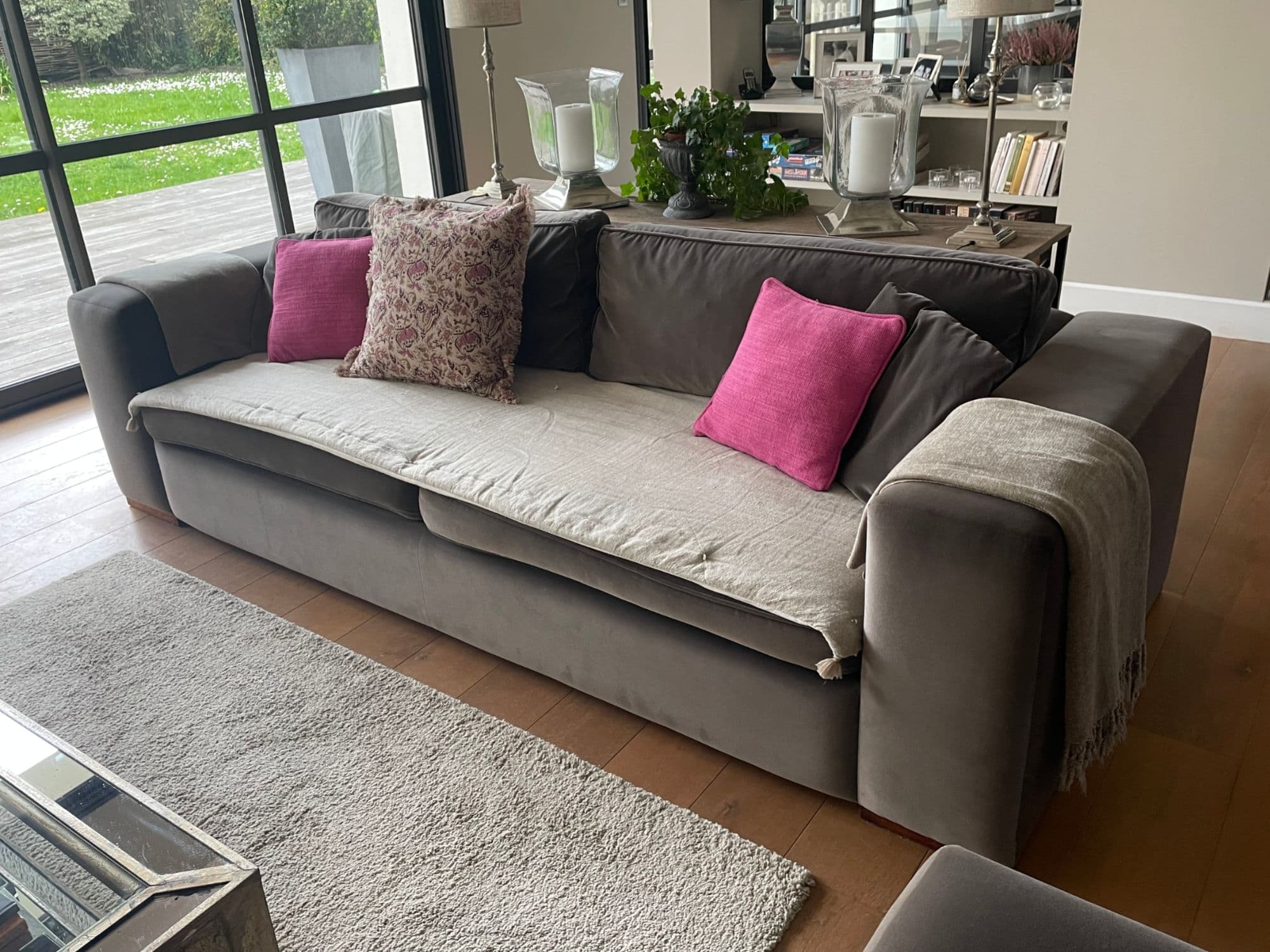 Vends Canapé 4 Places Et Sa Meridienne . Couleur Velours Taupe. Très Bon État