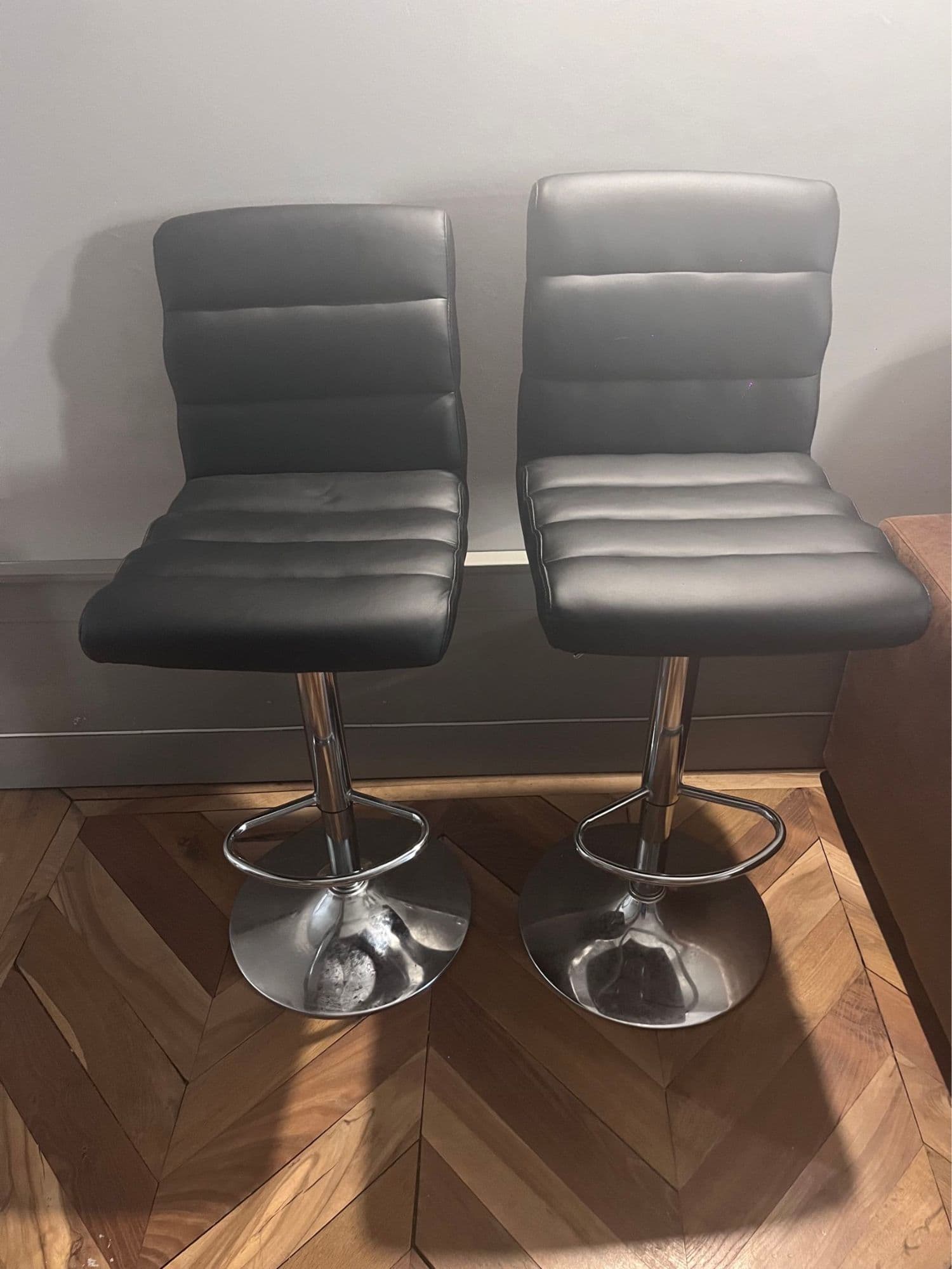 2 chaises de bar