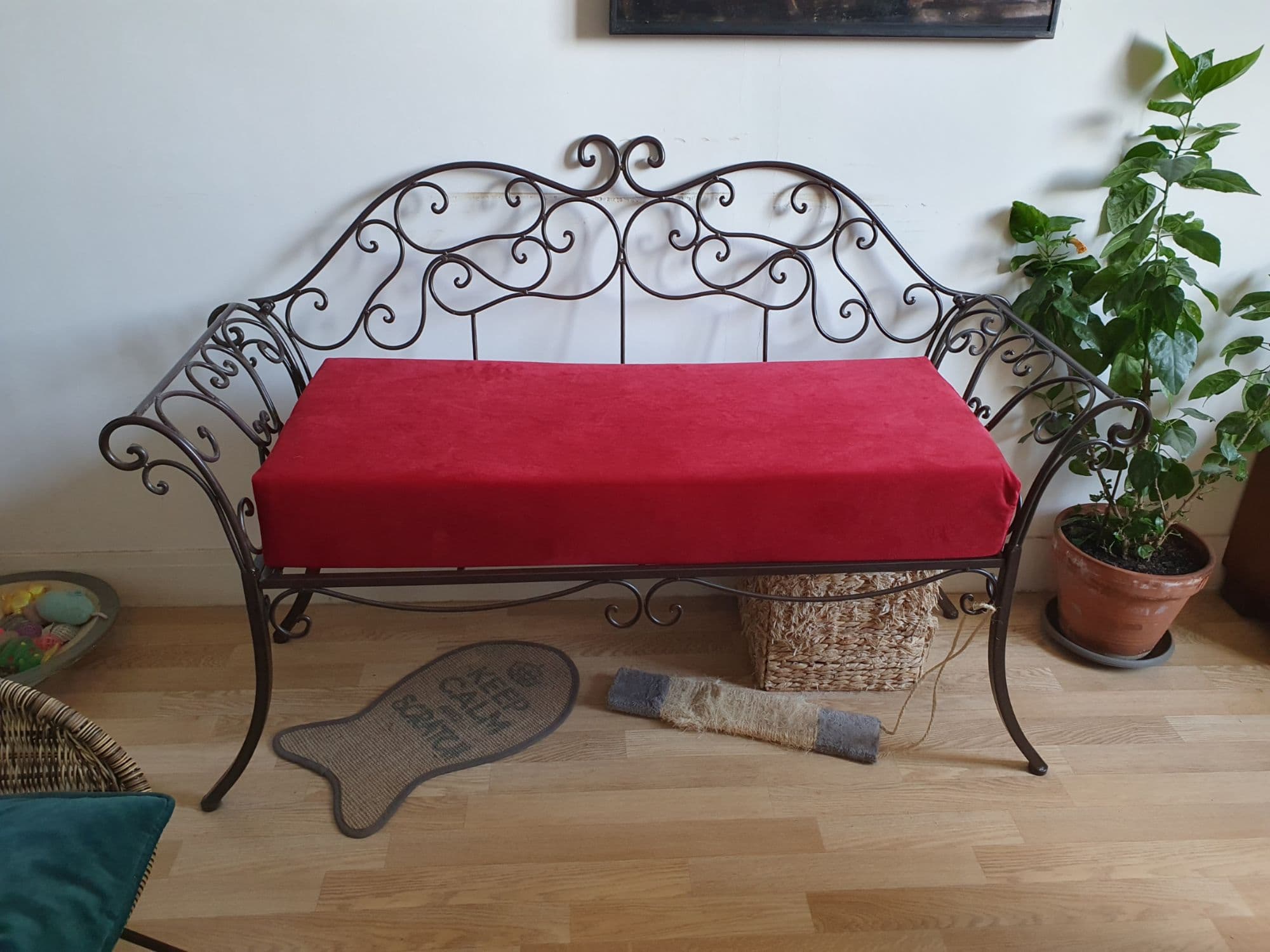 Vente D'une Banquette De Jardin En Fer Forgé Avec Coussin