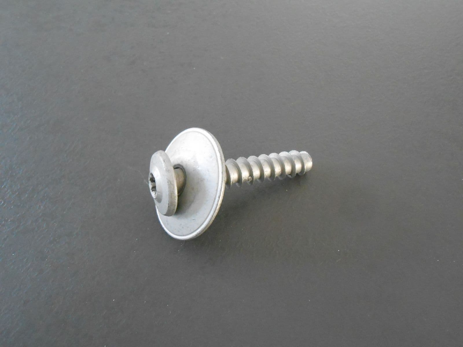 Vis De Contre-Poids C00194611 Lave Linge Hotpoint Ariston Aq8l292u(Eu) Aq8l292ueu