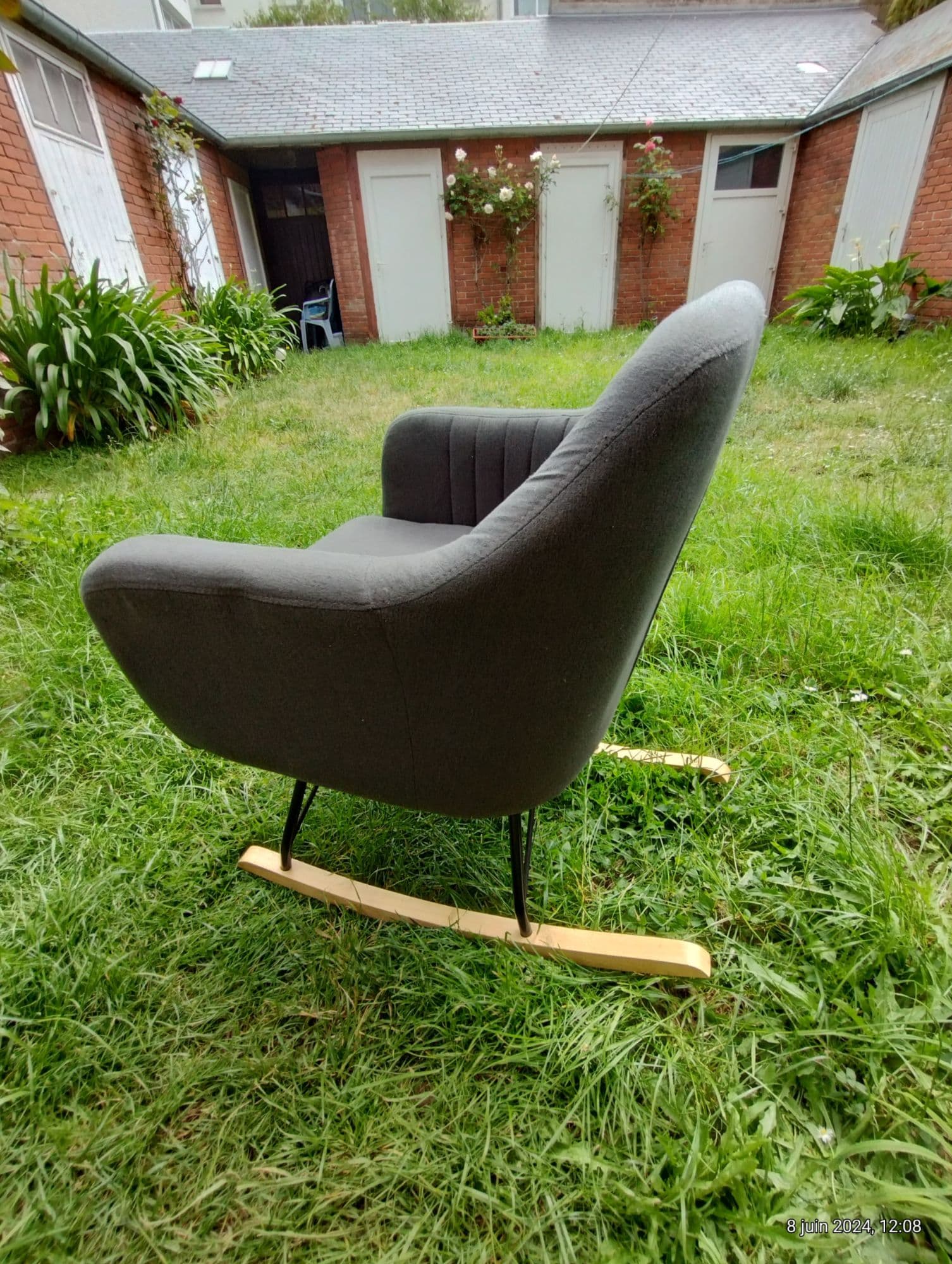 petit fauteuil à bascule en tissu livraison sur Saint Malo possible avec petit supplement
