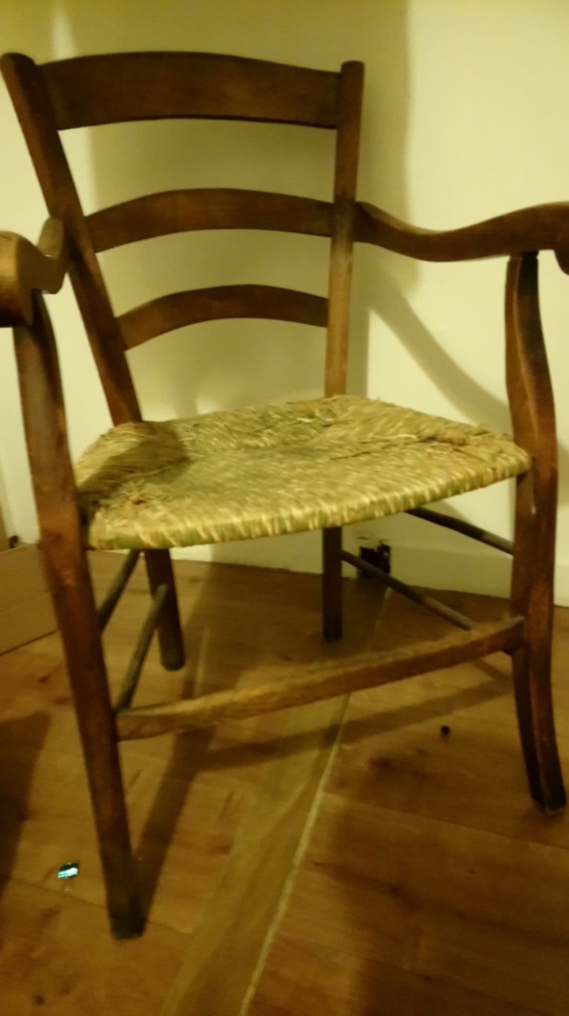 Grande chaise d'antiquaire Artisanat Très bel intérieur