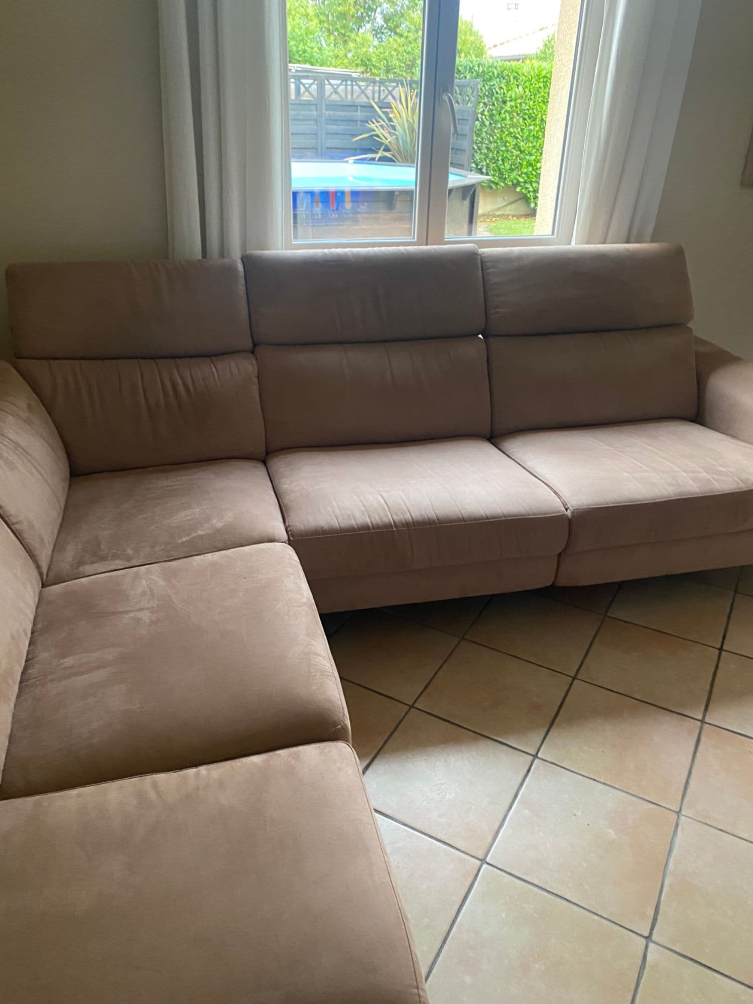 Canapé d'angle 5 places, relax électrique + pouf