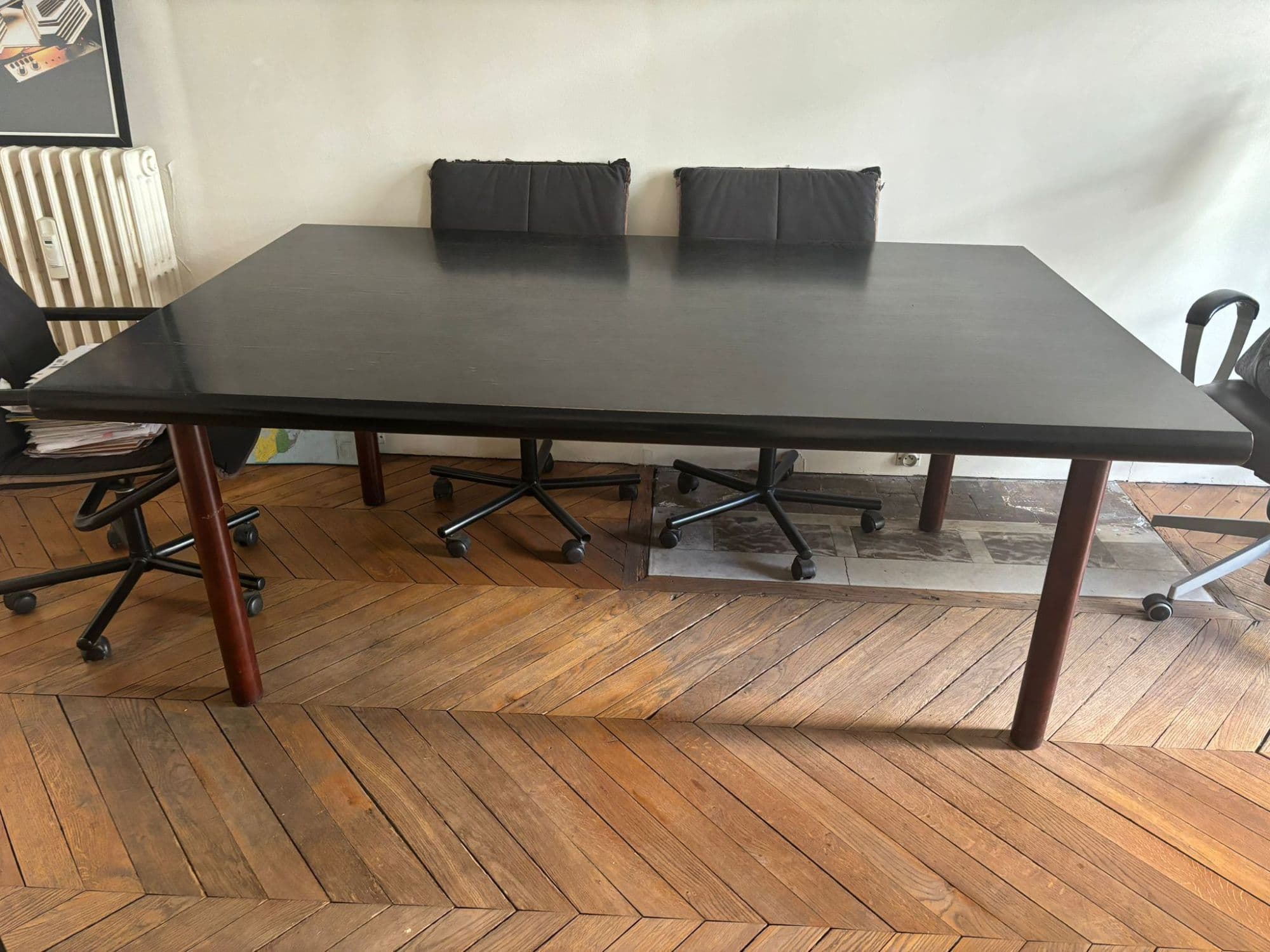 Table en bois massif, noir