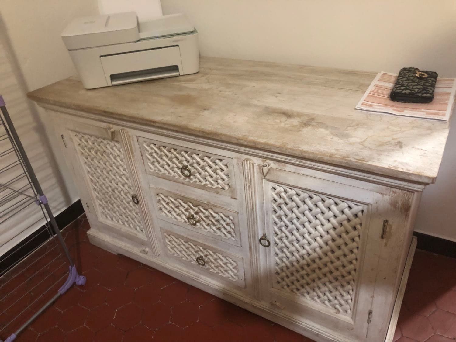 Vend buffet fabriqué en Indonésie patiné blanc