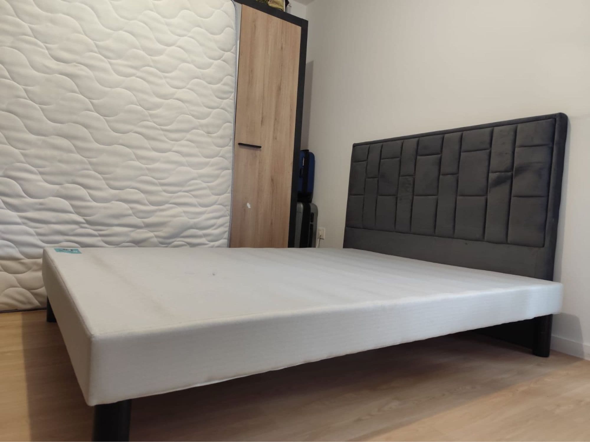 Ensemble Lit ( Sommier, Matelas, Tête De Lit ) 140 X 180 Cm