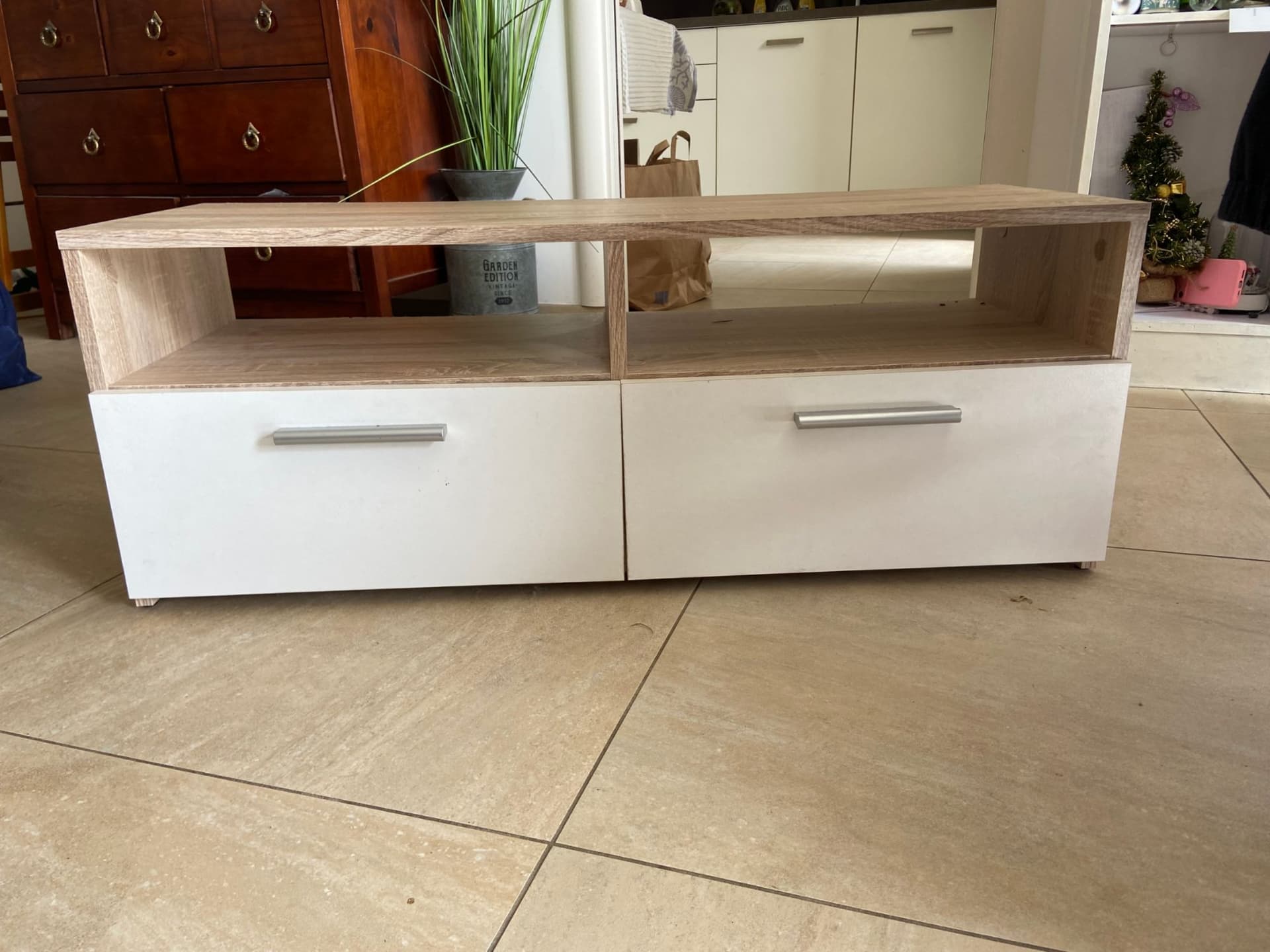 Vends Meuble Télé En Bois En Très Bonne État.