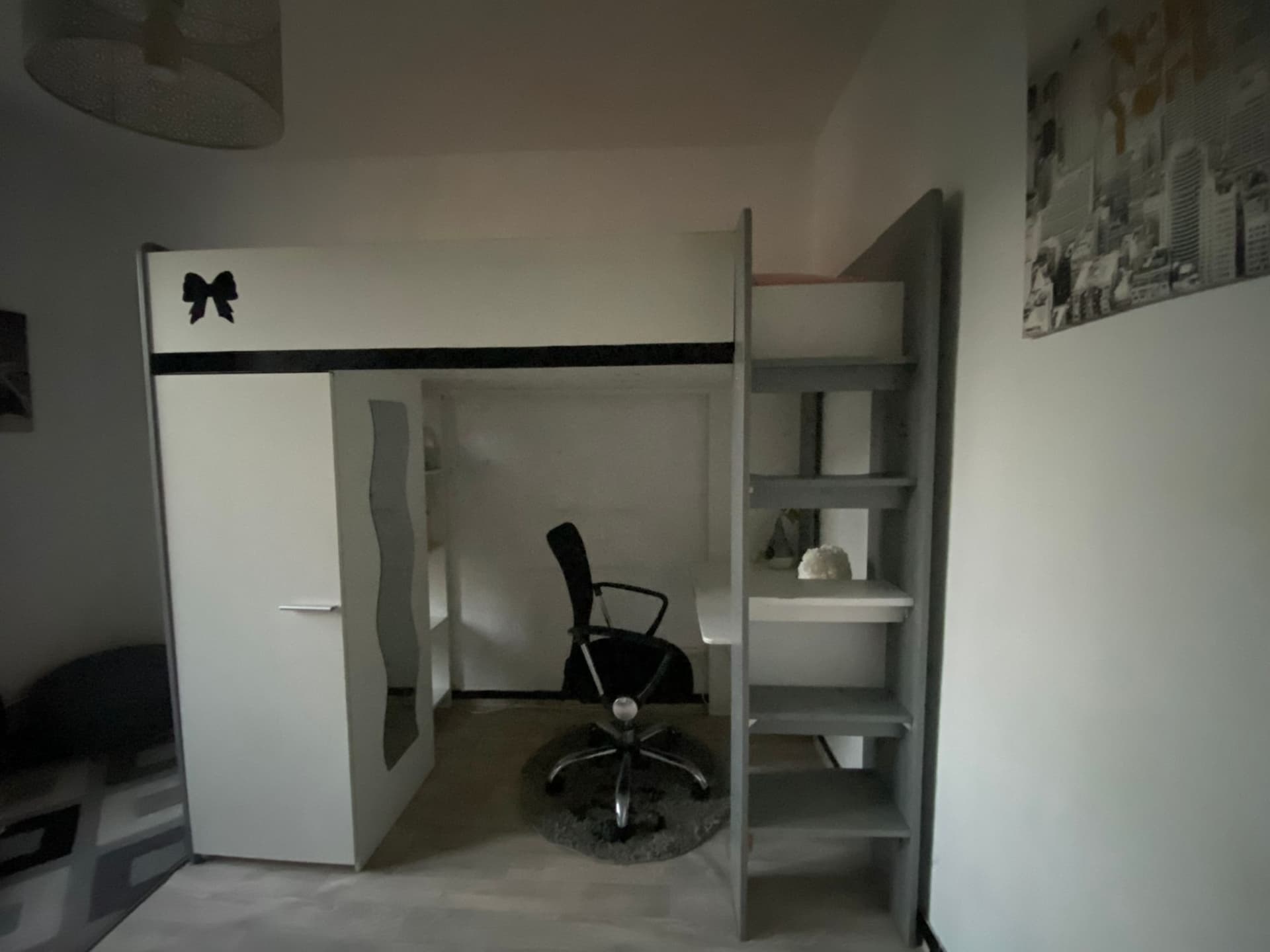 Lit Mezzanine Moderne + Bureau et Armoire Intégré ¿ Gagnez de l'Espace et du Style !